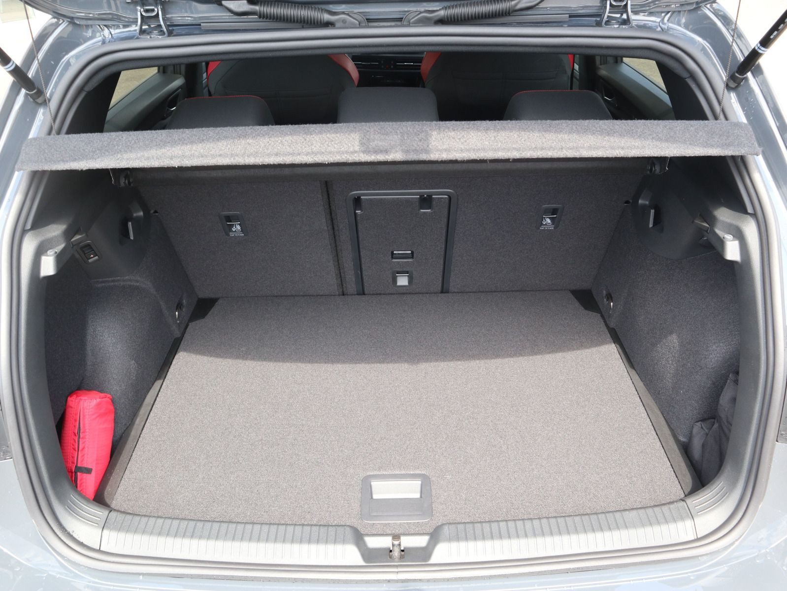 Fahrzeugabbildung Volkswagen Golf GTI 2,0 TSI OPF (265 PS) DSG *AHK*DCC*BLACKSTYLE*
