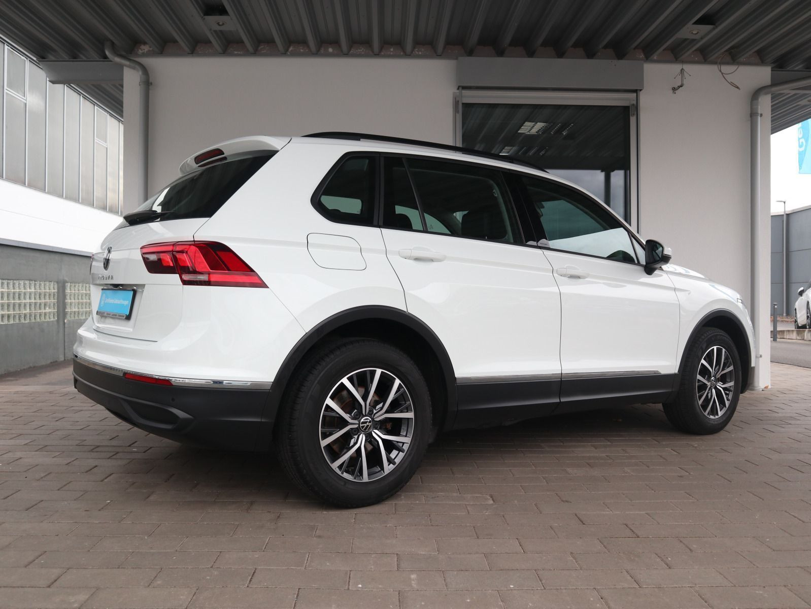 Fahrzeugabbildung Volkswagen Tiguan Life 2.0 TDI DSG AHK RFK ACC LED