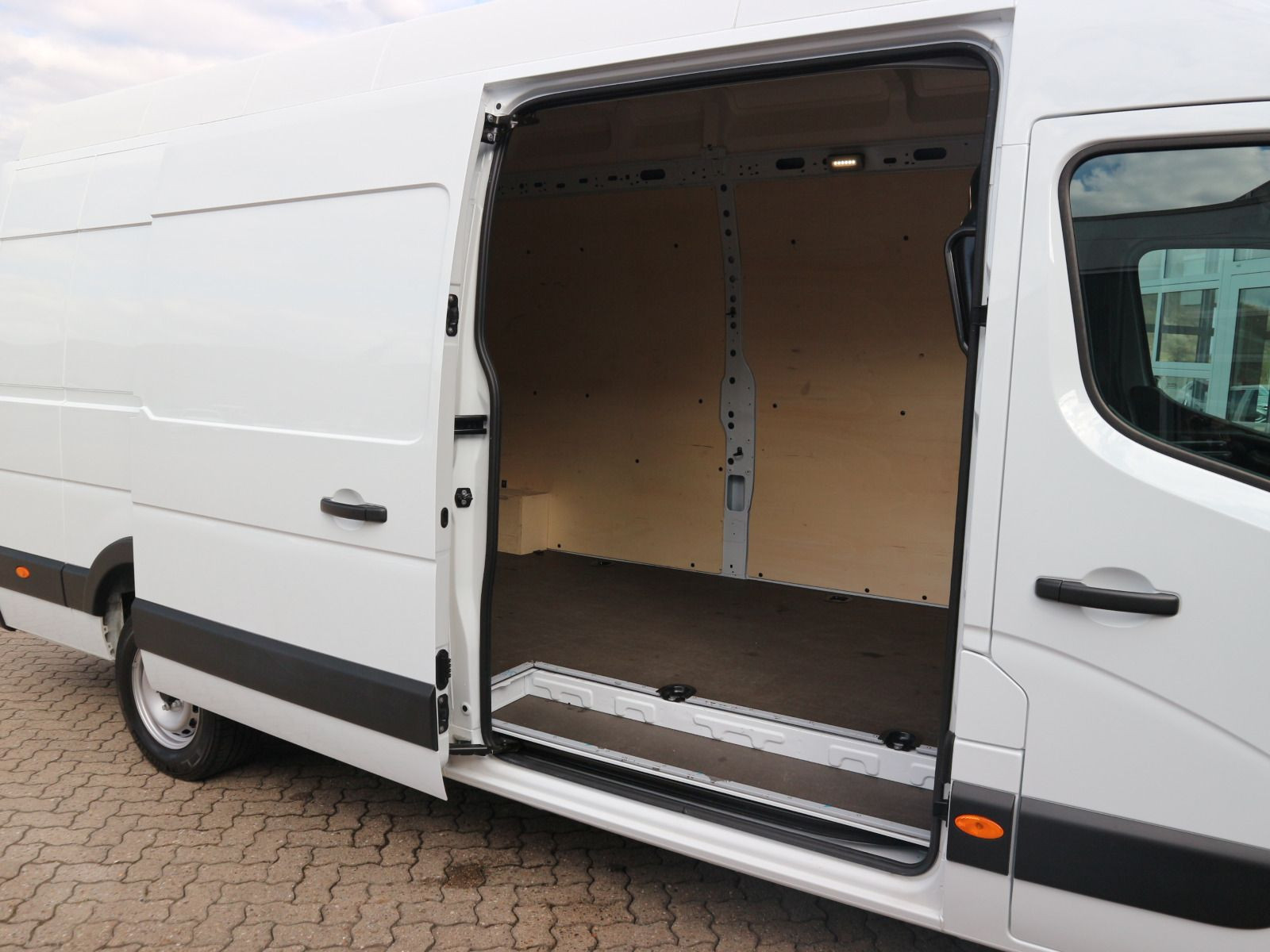 Fahrzeugabbildung Renault Master 3,5T L4H3 dCi 165 RFK SITZHZG KLIMA GRA