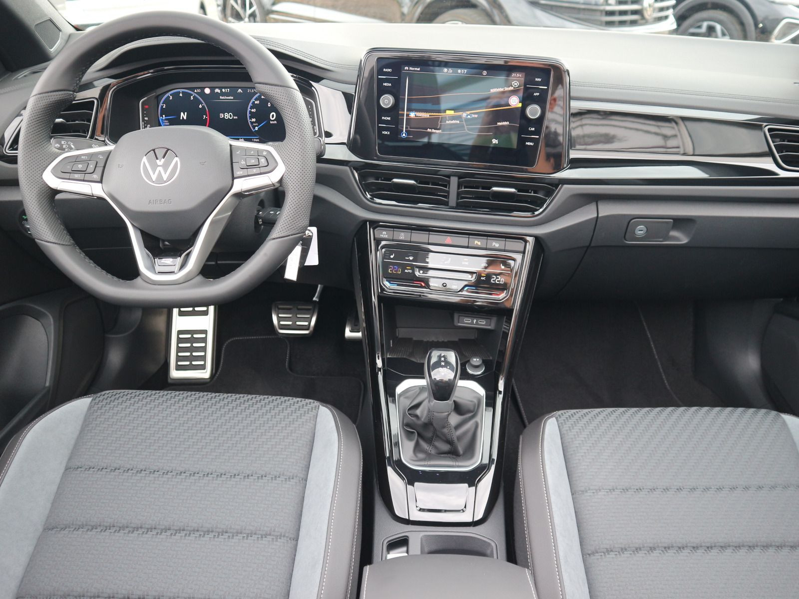 Fahrzeugabbildung Volkswagen T-Roc Cabriolet R-Line 1.5 TSI OPF (150 PS) DSG *AHK*NAVI*BLACKSTYLE*
