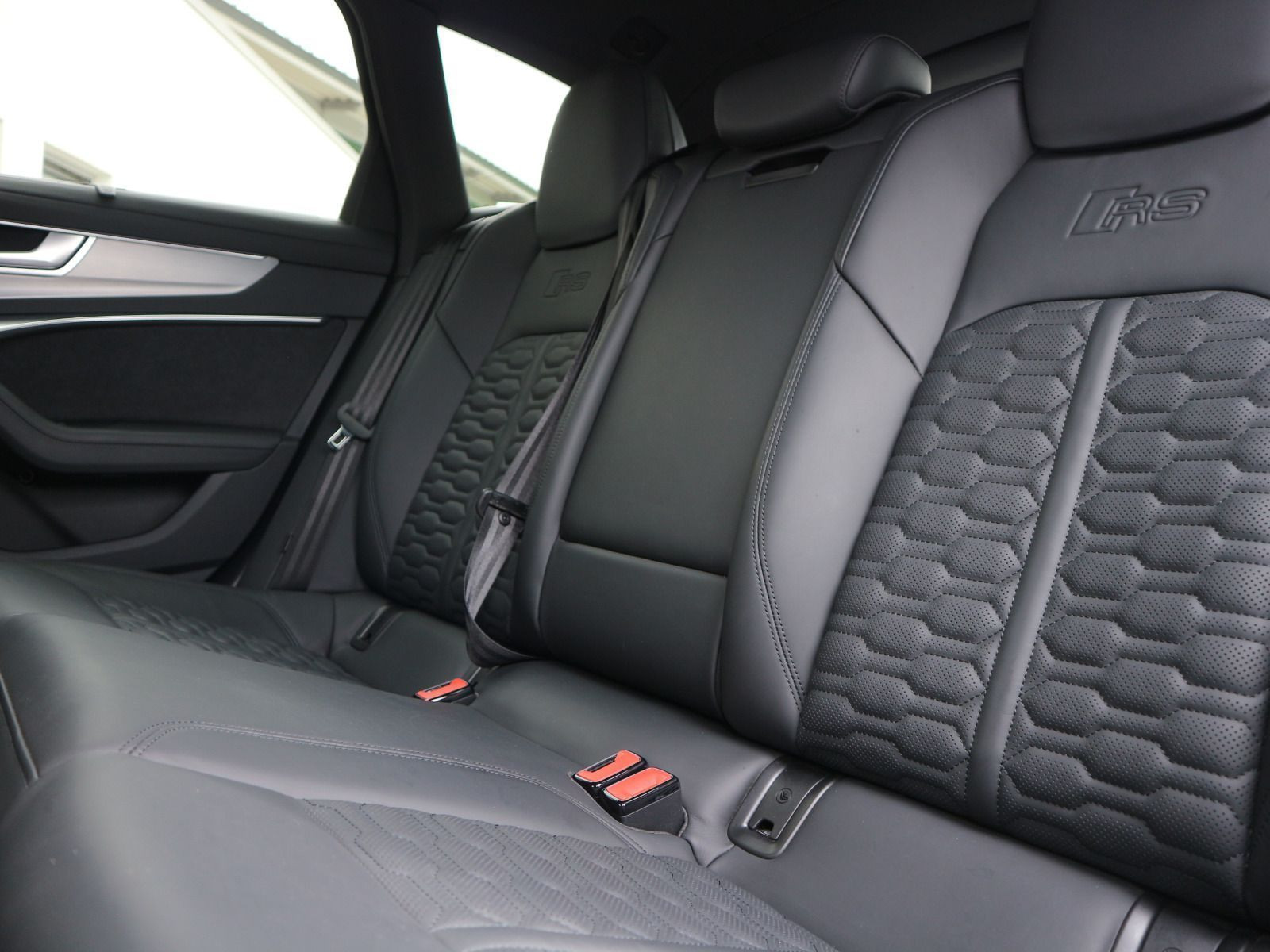 Fahrzeugabbildung Audi RS 6 Avant 4.0 TFSI quattro PANO*RFK*HUD*B&O*CARPLAY