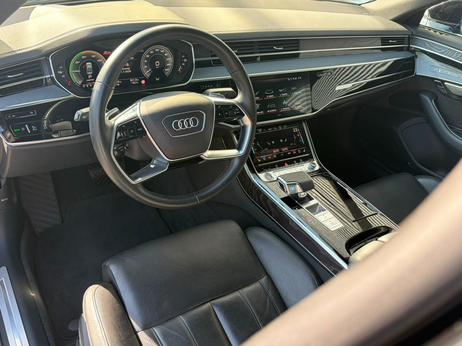Fahrzeugabbildung Audi A8 60 TFSIe QUATTRO+WINTERRÄDER+SERVOSCHLIEßUNG+