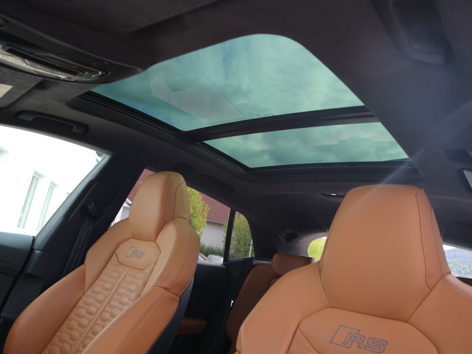 Fahrzeugabbildung Audi RS Q8 4.0 TFSI quattro 305KM/H*RS-SPORTAGA*PANO