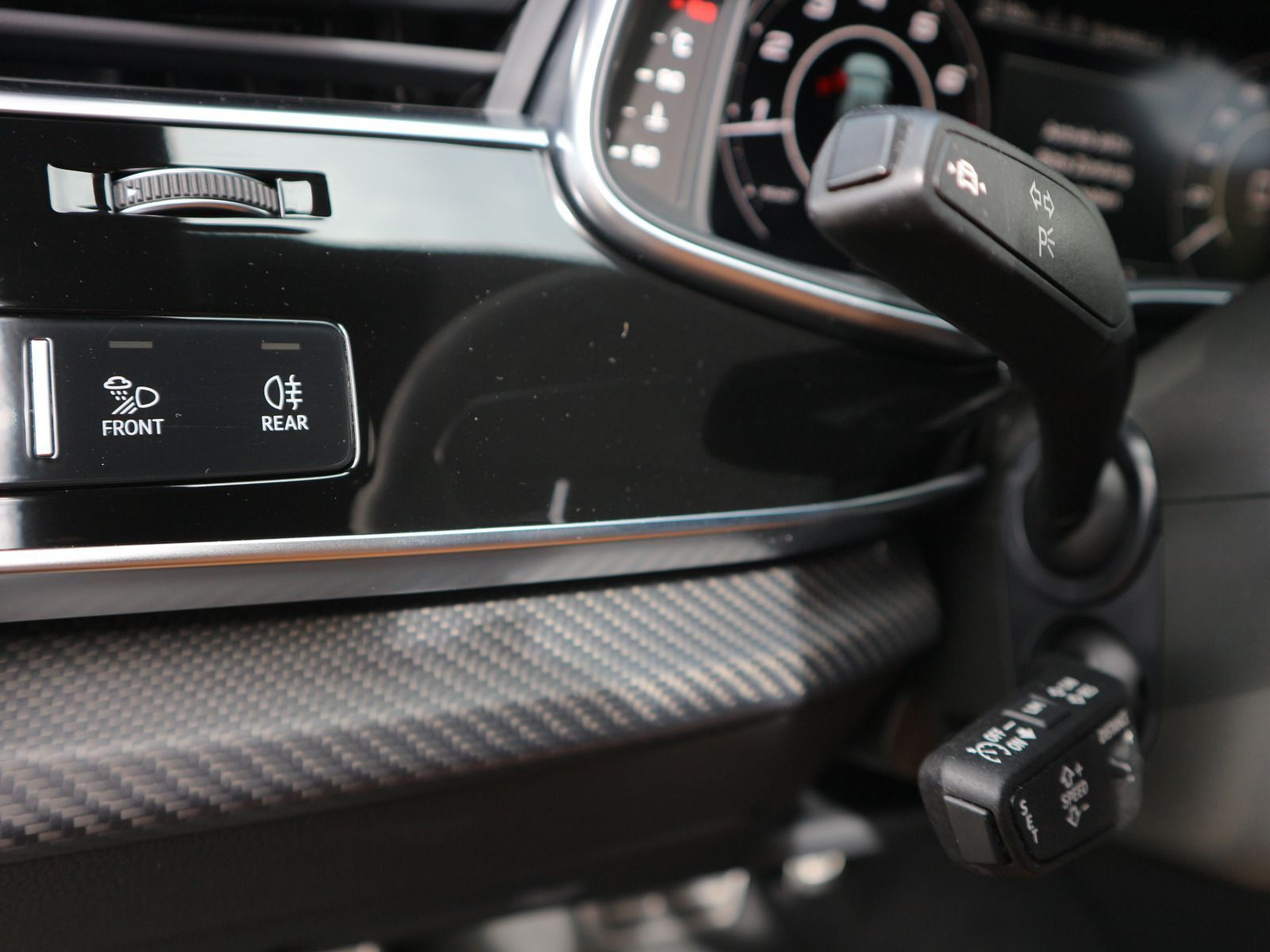Fahrzeugabbildung Audi RS Q8 4.0 TFSI quattro 305KM/H*RS-SPORTAGA*PANO