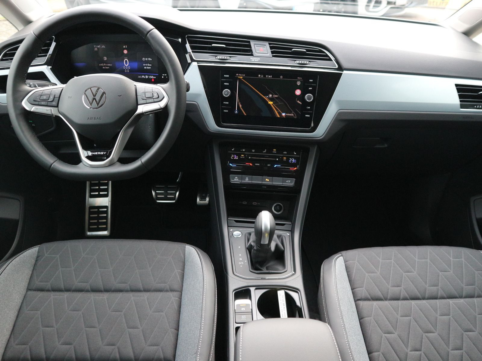 Fahrzeugabbildung Volkswagen Touran ENERGY 2.0 TDI DSG R-LINE NAVI 7-SITZE