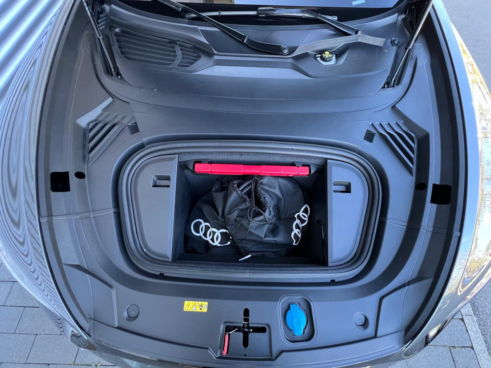 Fahrzeugabbildung Audi RS e-tron GT +360°+HUD+ALLRADLENKUNG+LASERLICHT+
