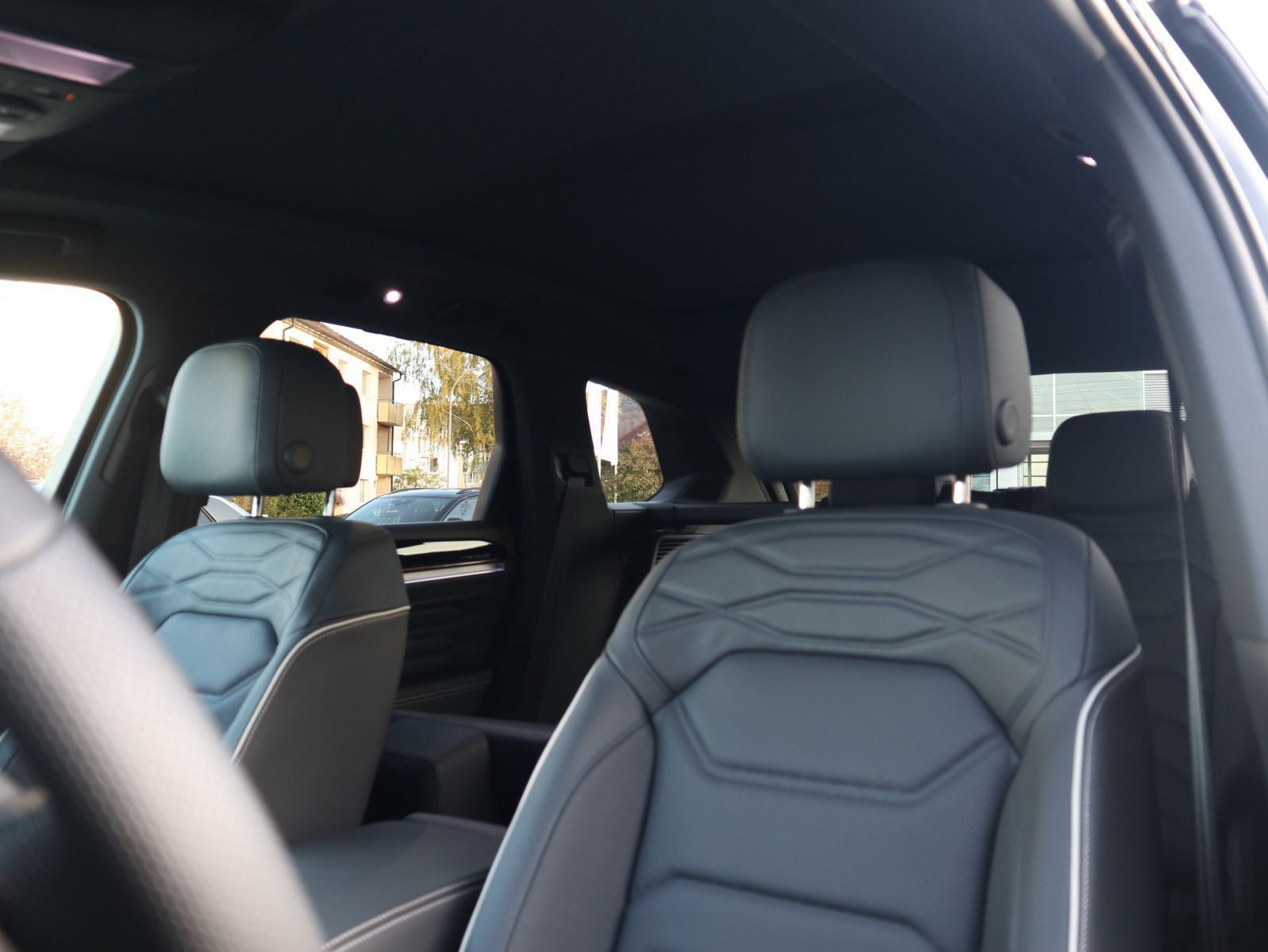 Fahrzeugabbildung Volkswagen Touareg R-Line V6 TDI SCR 4MOTION 210 kW (286 PS) - 8-Gang-Automatik (Tiptronic)