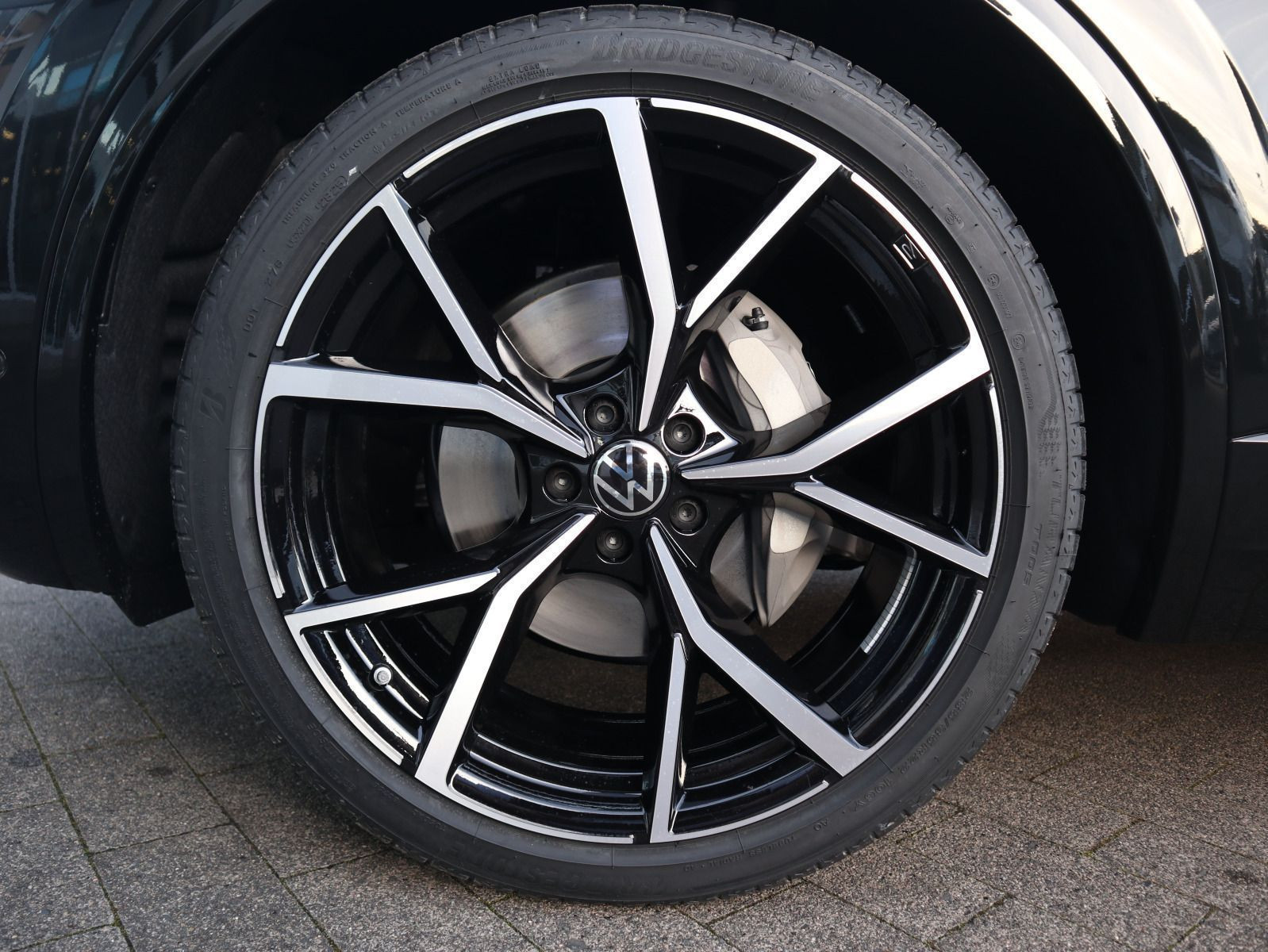 Fahrzeugabbildung Volkswagen Touareg R-Line V6 TDI SCR 4MOTION 210 kW (286 PS) - 8-Gang-Automatik (Tiptronic)