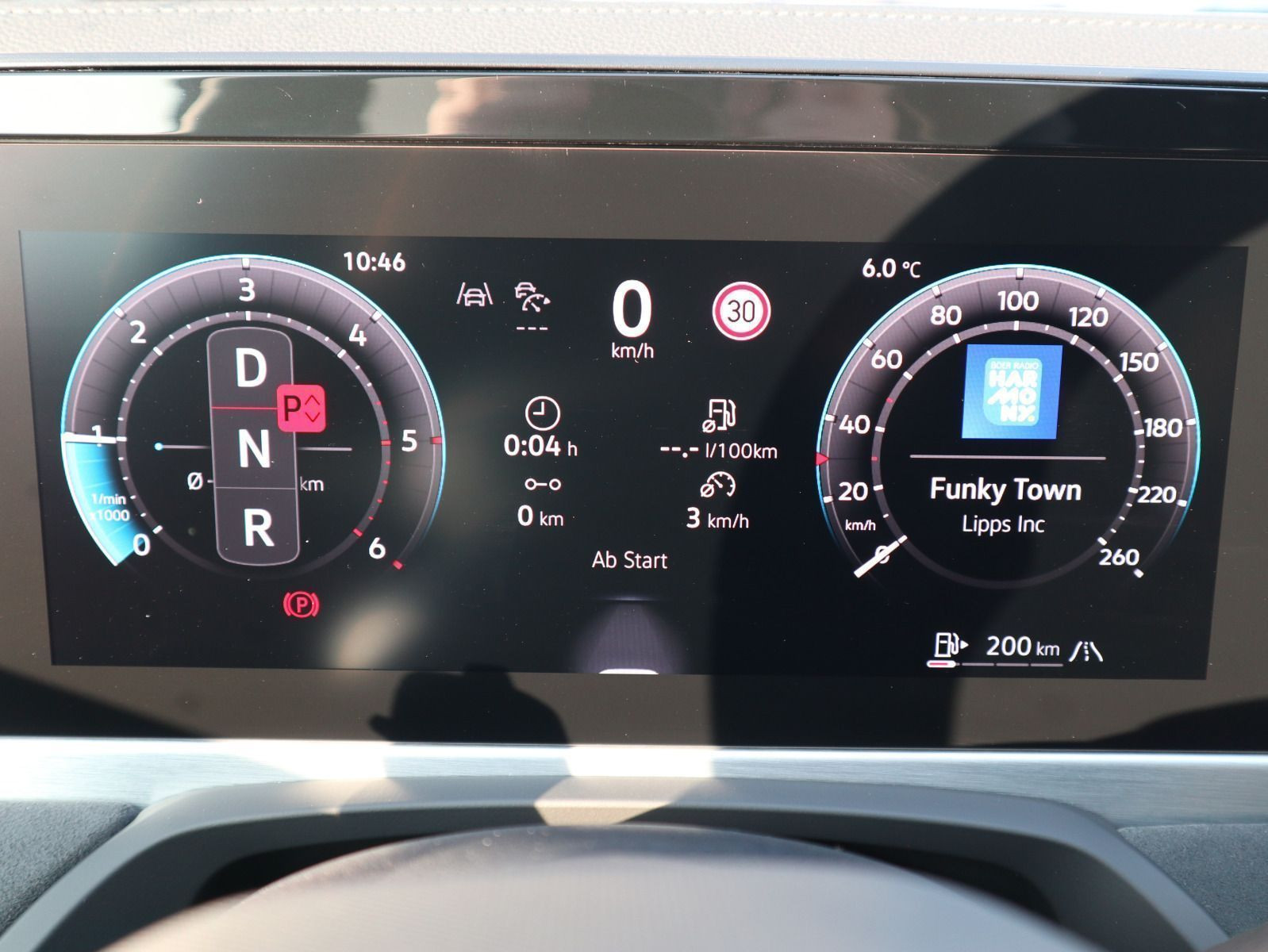 Fahrzeugabbildung Volkswagen Passat R-Line 2,0 TDI SCR (150 PS) DSG *AHK*BLACK STYLE*WINTERRÄDER*NAVI PRO*