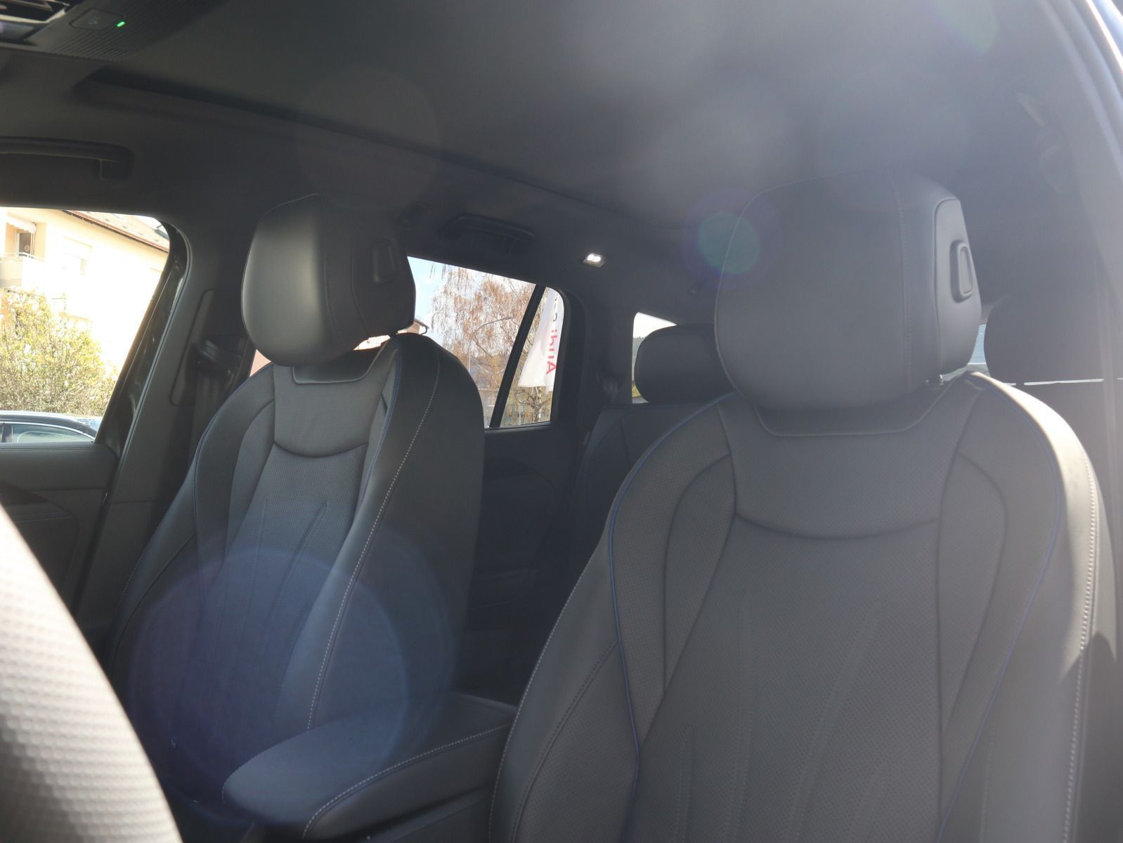 Fahrzeugabbildung Volkswagen Tayron R-Line 2,0 TDI SCR 4MOTION (193 PS) DSG *AHK*PANORAMA*7-SITZER*LEDER*STHZ