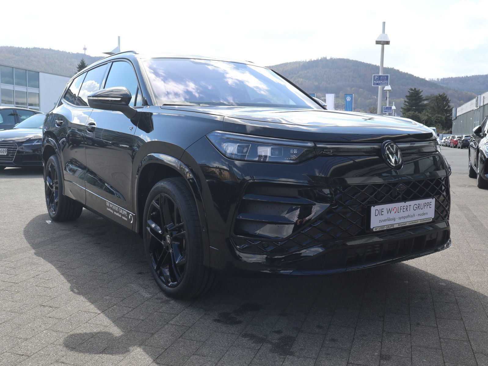Fahrzeugabbildung Volkswagen Tayron R-Line 2,0 TDI SCR 4MOTION (193 PS) DSG *AHK*PANORAMA*7-SITZER*LEDER*STHZ