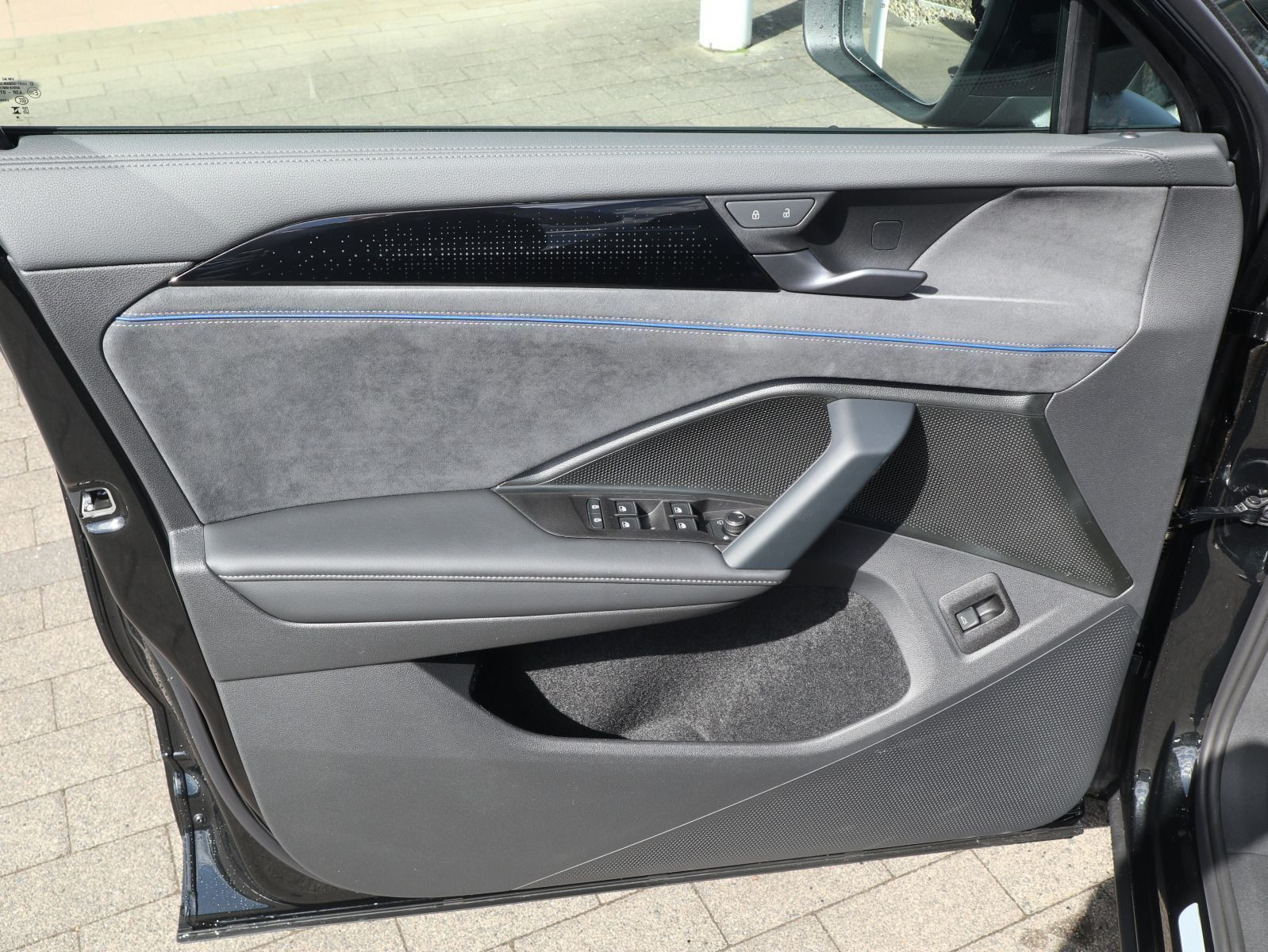Fahrzeugabbildung Volkswagen Tayron R-Line 2,0 TDI SCR 4MOTION (193 PS) DSG *AHK*PANORAMA*7-SITZER*LEDER*STHZ