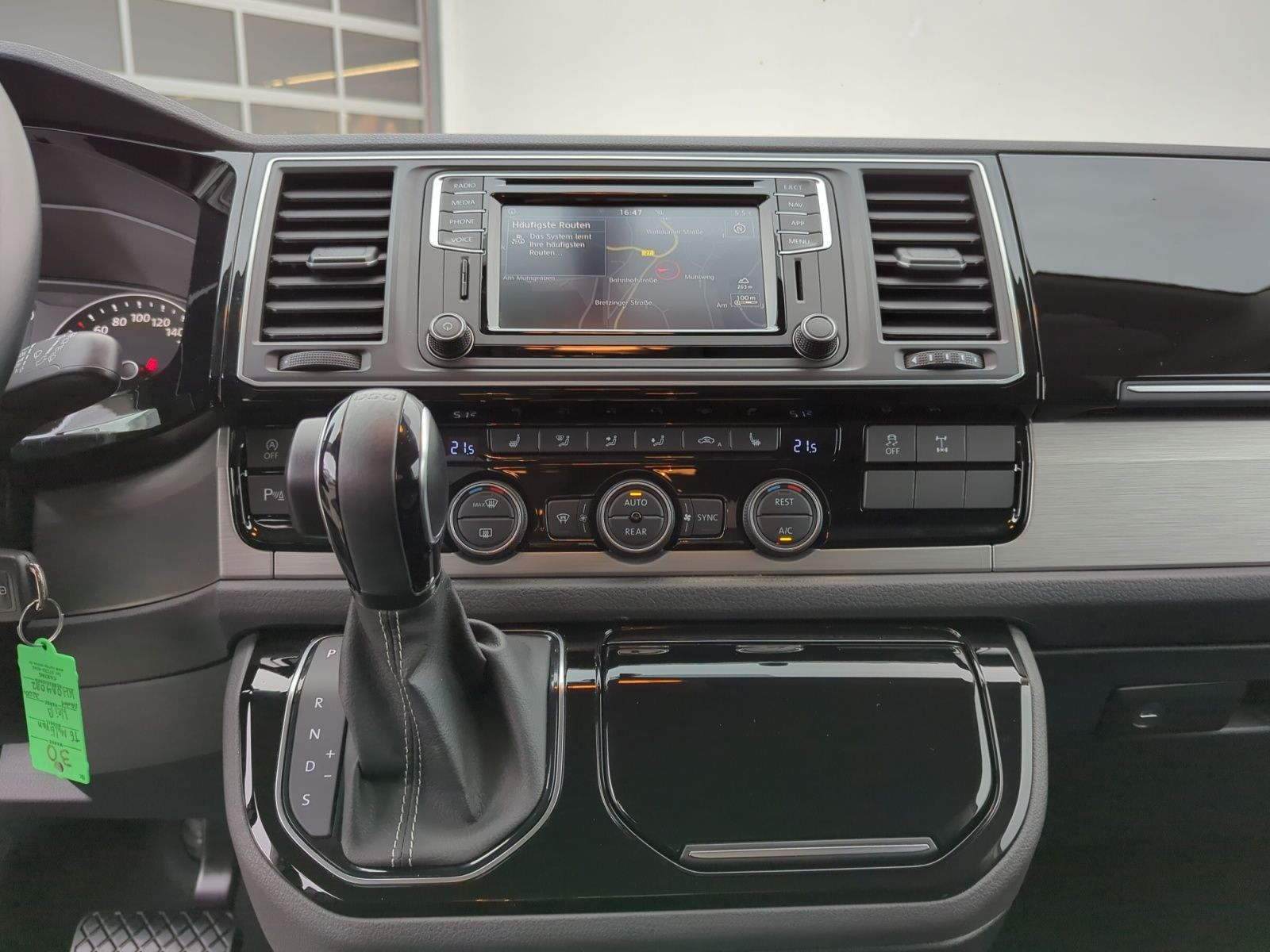 Fahrzeugabbildung Volkswagen T6 Multivan 2.0TDI DSG 4Motion Generation Six+NAVI+KAMERA+DCC+ACC