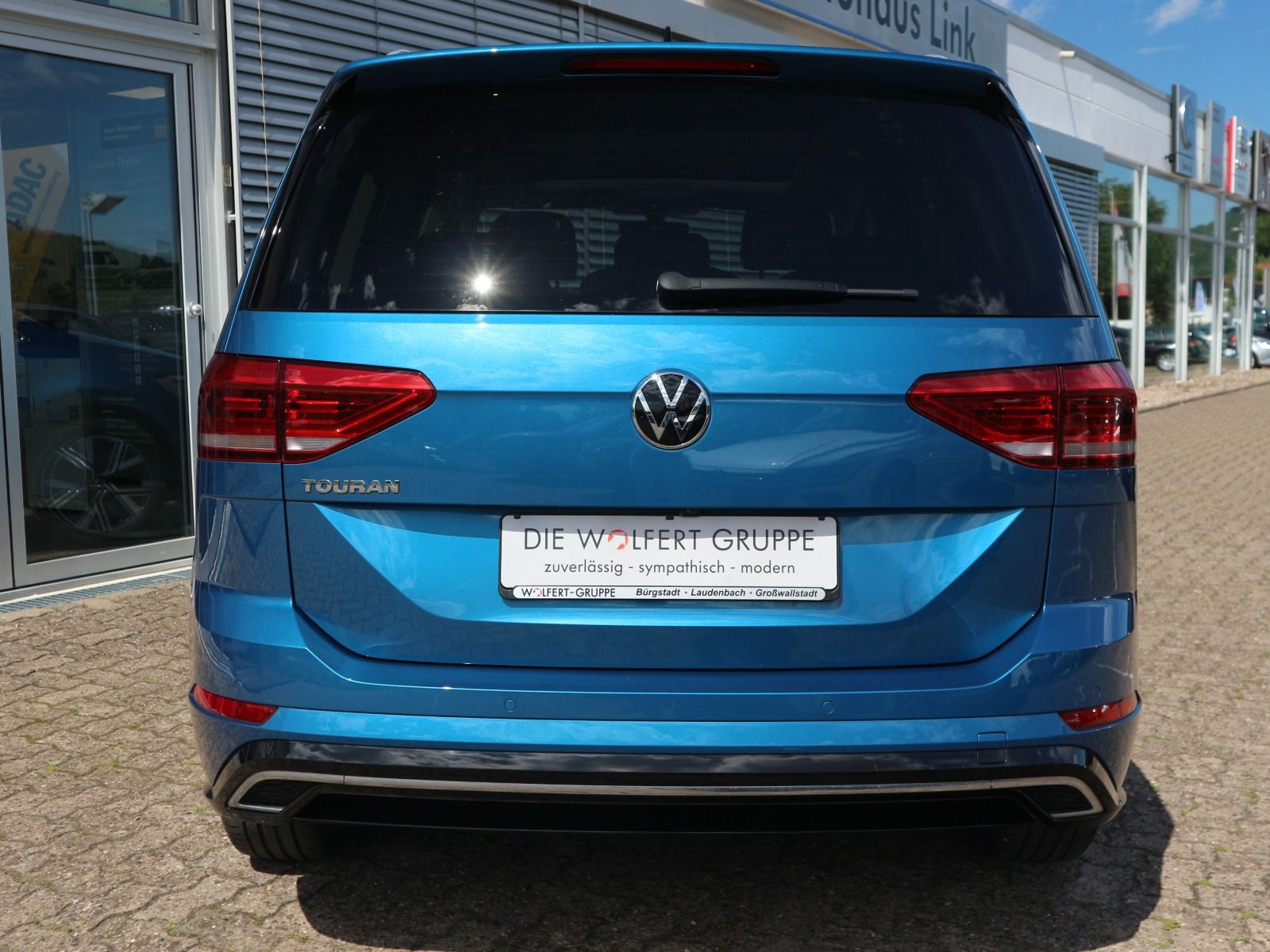 Fahrzeugabbildung Volkswagen Touran 1.5 TSI Highline R-LINE 7-SITZE PANO AHK RFK ACC