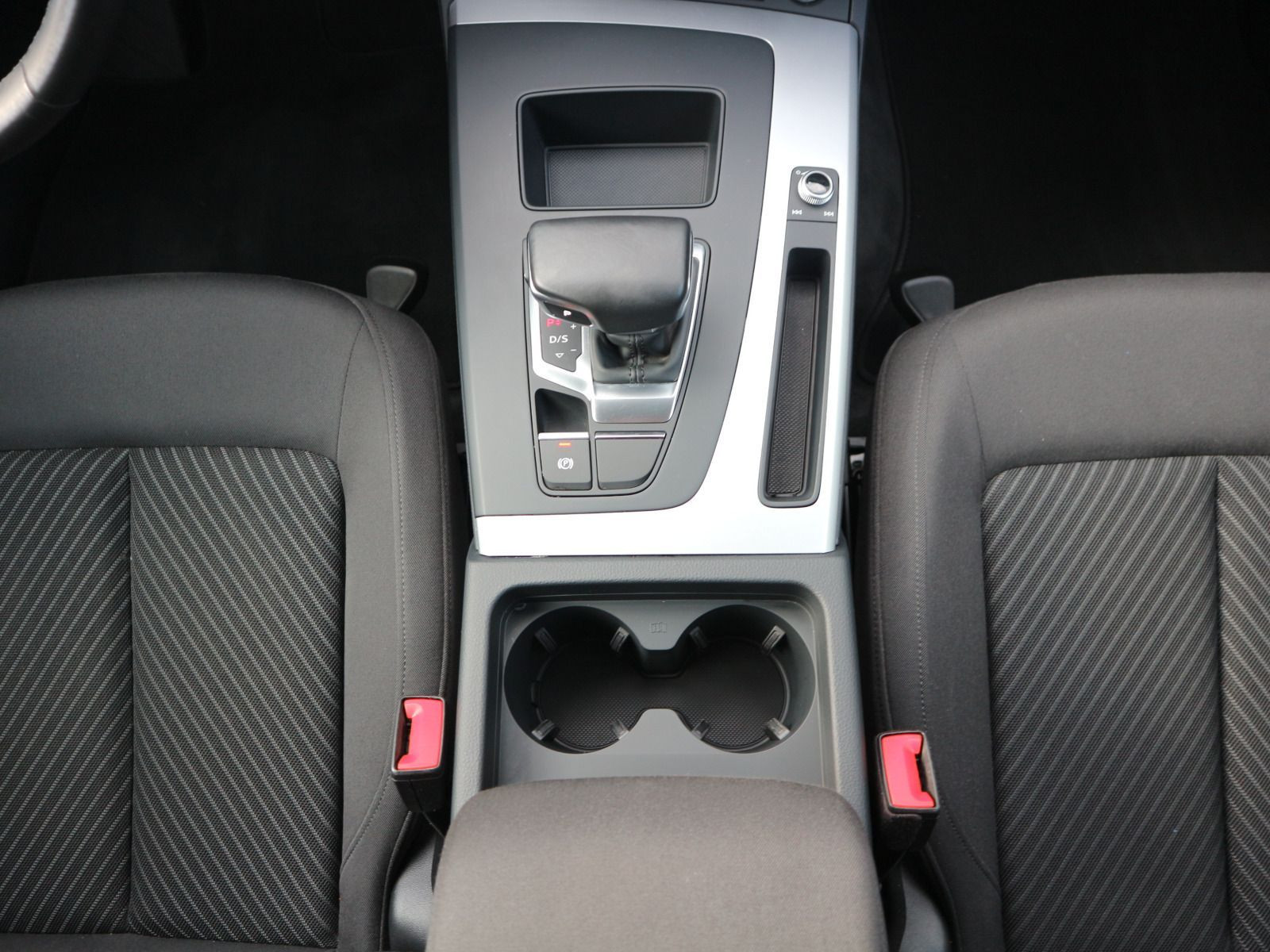 Fahrzeugabbildung Audi Q5 40 TDI quattro S line MATRIX*AHK*RFK*CARPLAY