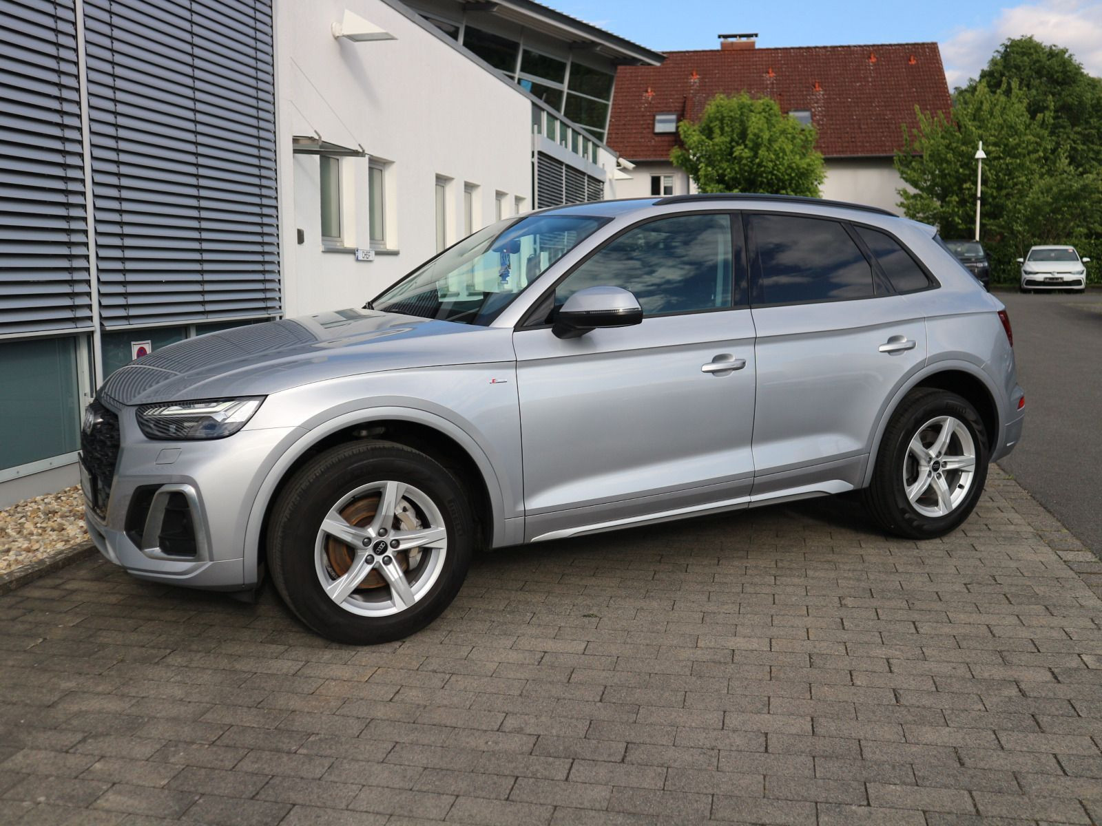 Fahrzeugabbildung Audi Q5 40 TDI quattro S line MATRIX*AHK*RFK*CARPLAY