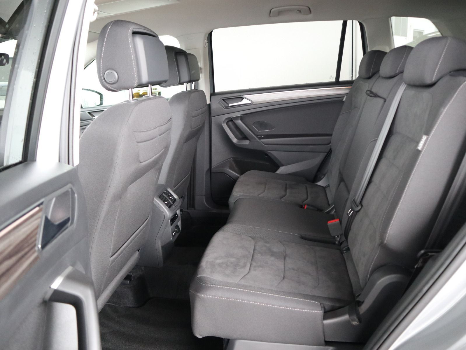 Fahrzeugabbildung Volkswagen Tiguan Allspace Elegance 2.0 TDI DSG 4M AHK STHZG