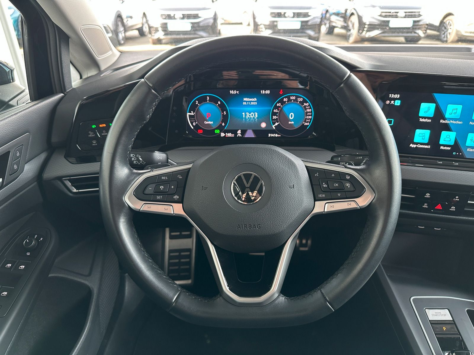 Fahrzeugabbildung Volkswagen Golf Active 2.0 TDI DSG PANO MATRIX AHK ACC
