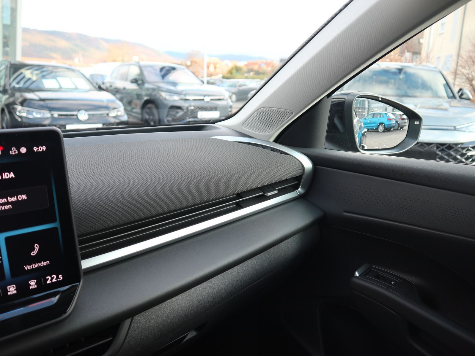 Fahrzeugabbildung Volkswagen T-Roc Style 1.5 eTSI OPF (116 PS) DSG *AHK*WINTERRÄDER*NAVI*NEUES MODELL*