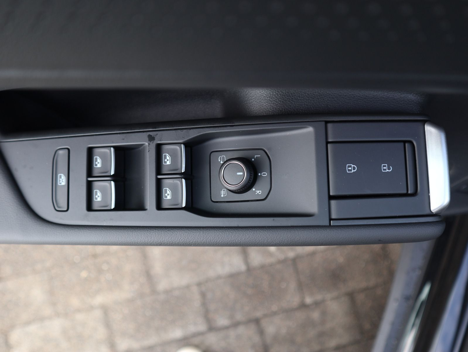 Fahrzeugabbildung Volkswagen T-Roc Style 1.5 eTSI OPF (116 PS) DSG *AHK*WINTERRÄDER*NAVI*NEUES MODELL*