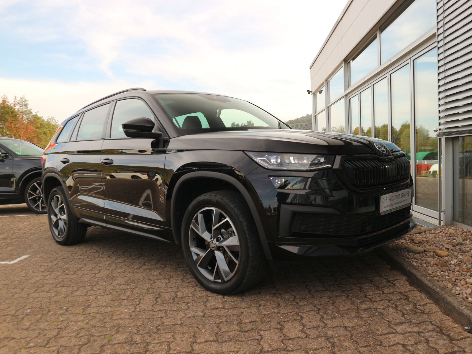 Fahrzeugabbildung SKODA Kodiaq Sportline 2.0 TDI DSG 4x4 PANO AHK MATRIX RFK