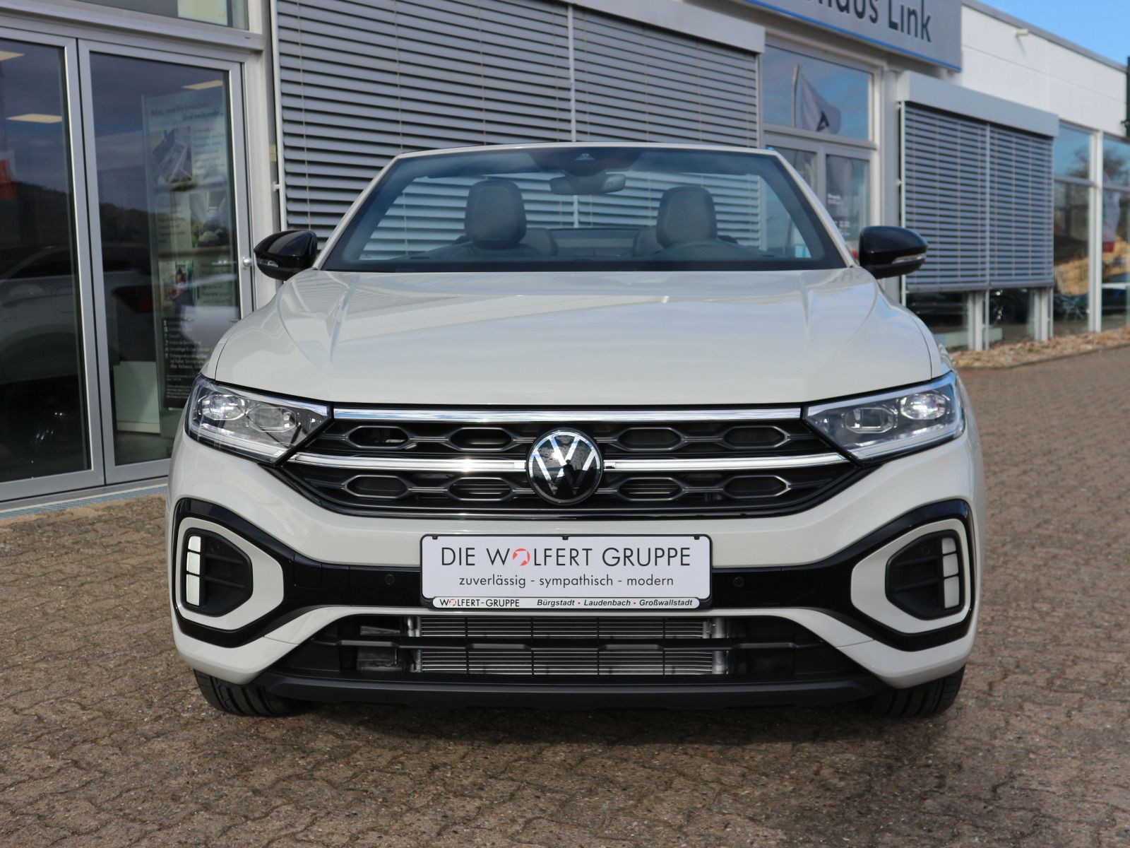Fahrzeugabbildung Volkswagen T-Roc Cabriolet R-Line Edition Karmann 1.5 l TSI OPF (150 PS) DSG*AHK*WINTERRÄDER*LIMITIERT*