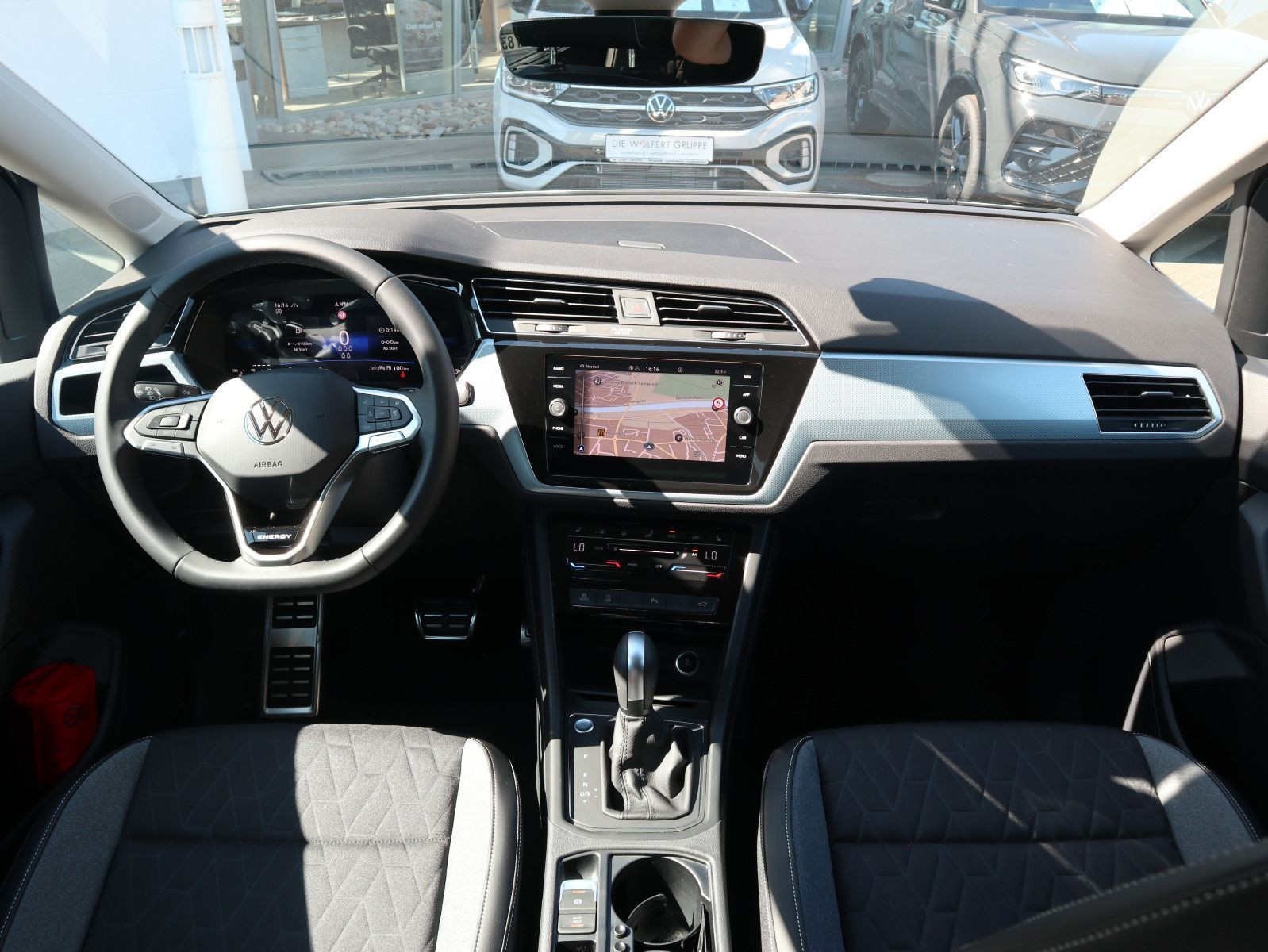 Fahrzeugabbildung Volkswagen Touran ENERGY 1,5 TSI OPF (150 PS) DSG*R-LINE*NAVI*7-SITZER*