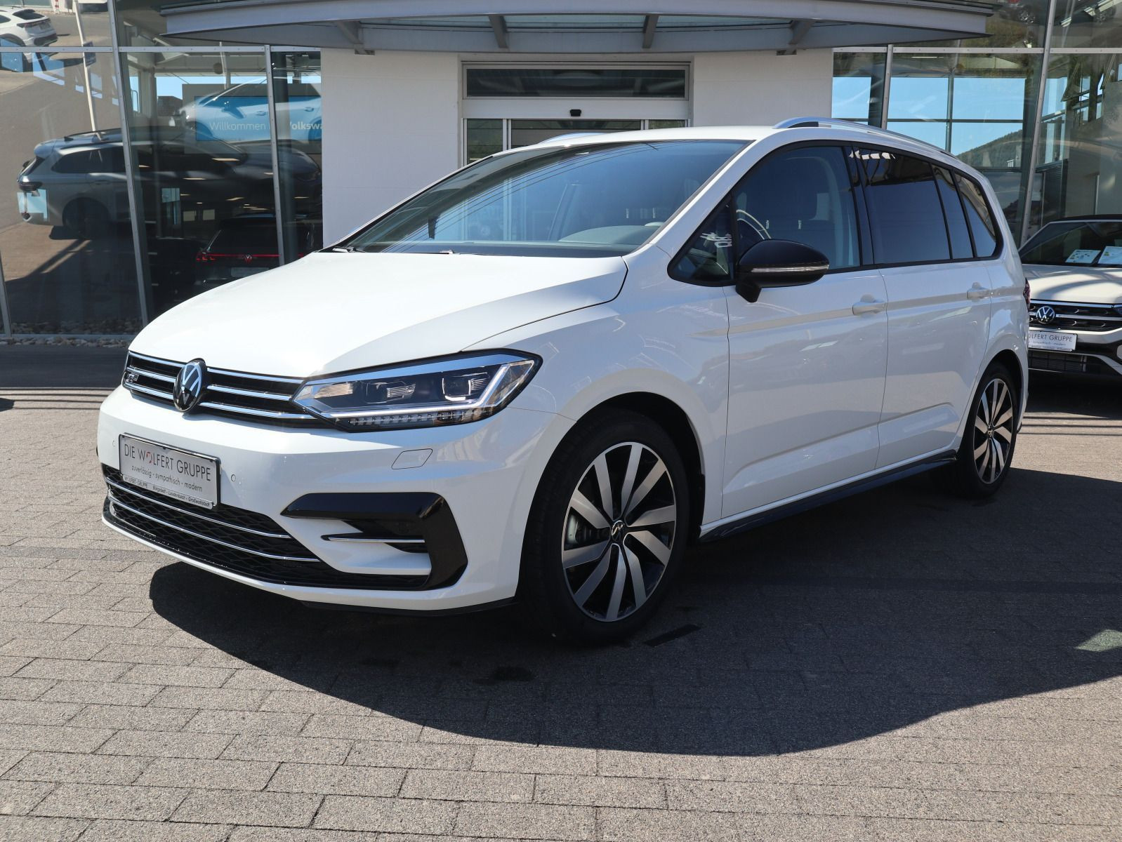 Fahrzeugabbildung Volkswagen Touran ENERGY 1,5 TSI OPF (150 PS) DSG*R-LINE*NAVI*7-SITZER*