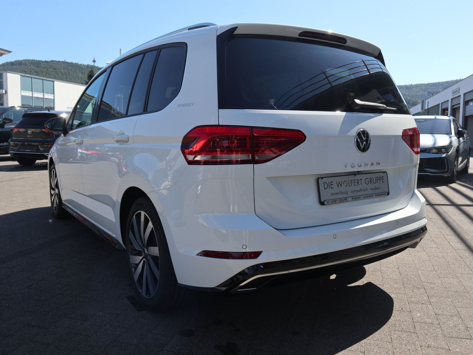 Fahrzeugabbildung Volkswagen Touran ENERGY 1,5 TSI OPF (150 PS) DSG*R-LINE*NAVI*7-SITZER*