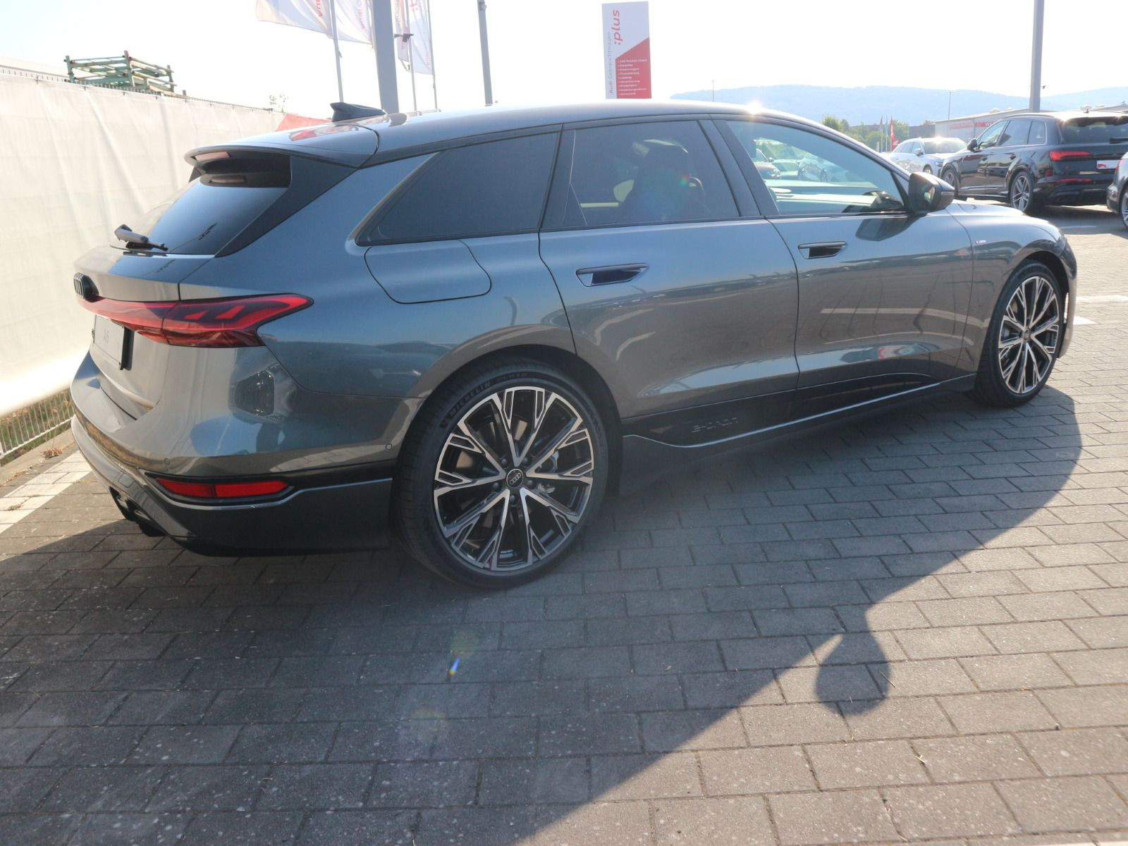 Fahrzeugabbildung Audi A6 Avant e-tron S line business performance*0,25%*