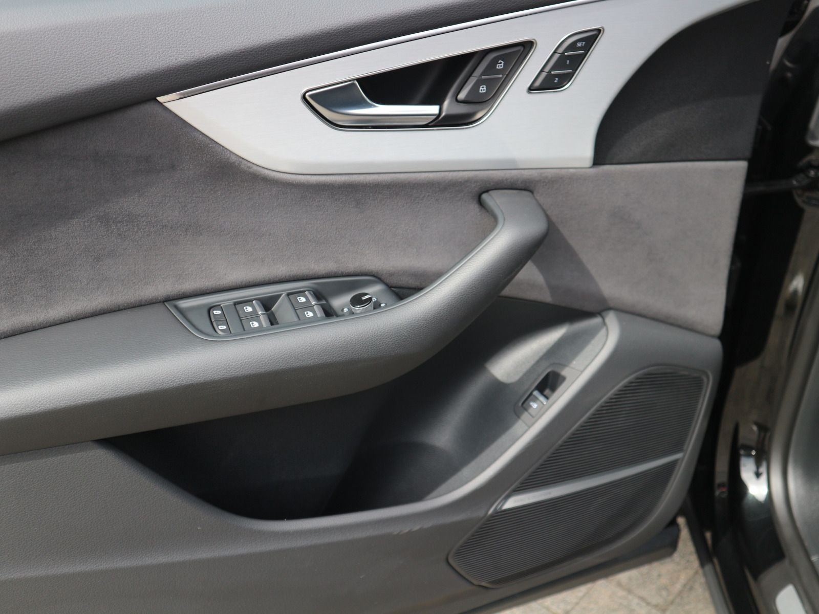Fahrzeugabbildung Audi Q8 50 TDI quattro ACC*AHK*STANDHZG*360°*SITZBELÜ
