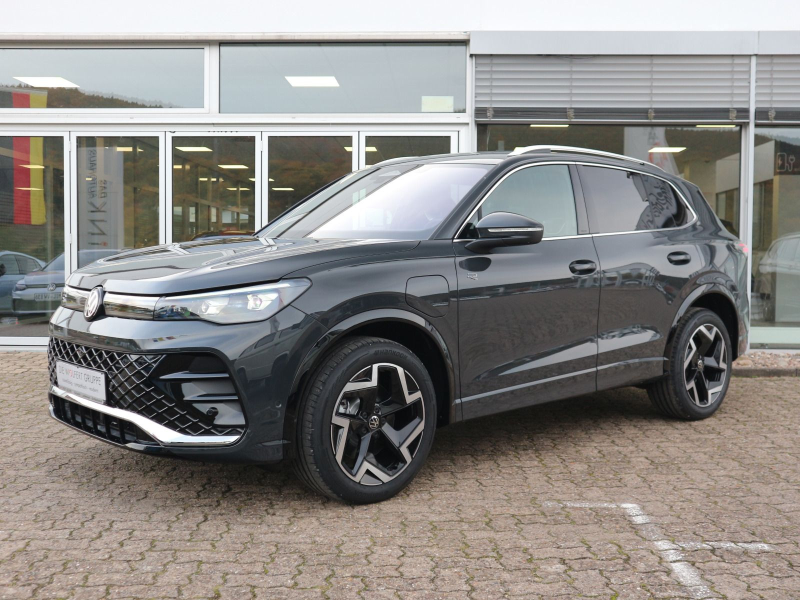Fahrzeugabbildung Volkswagen Tiguan R-Line 1,5 eHybrid OPF (150 PS) / (115 PS) DSG*AHK*WINTERRÄDER*