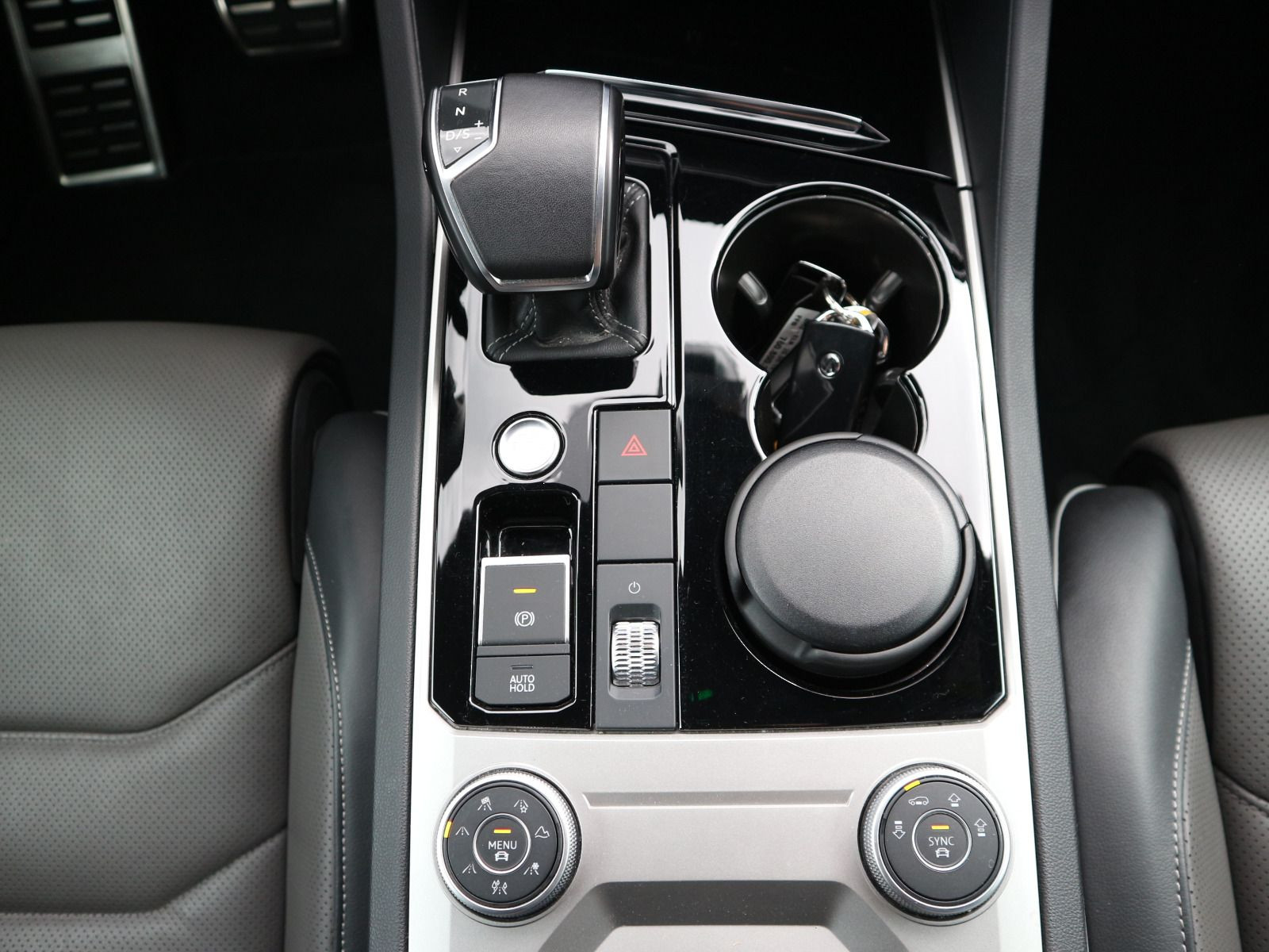 Fahrzeugabbildung Volkswagen Touareg R-Line 4.0 V8 TDI AHK MATRIX DYNAUDIO RFK