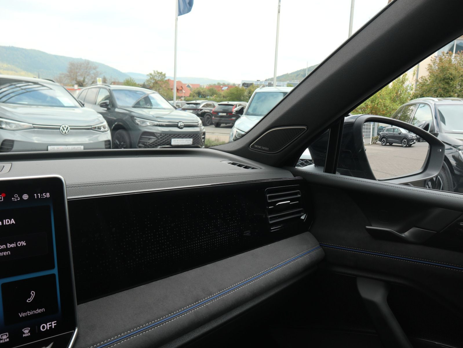 Fahrzeugabbildung Volkswagen Tiguan R-Line 2,0 l TDI SCR 4MOTION (193 PS) DSG*WINTERRÄDER*AHK*STHZG*