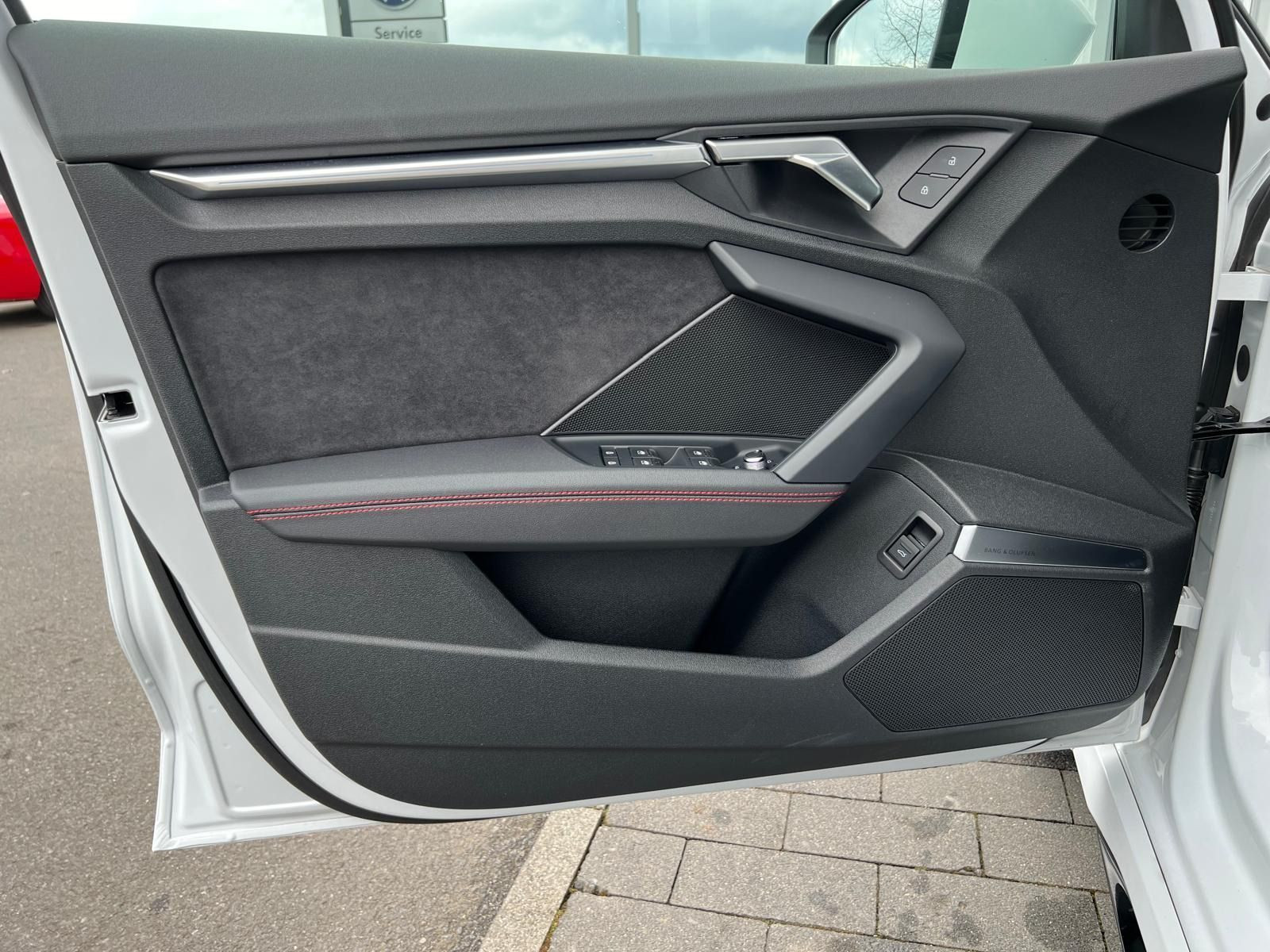 Fahrzeugabbildung Audi RS 3 Sportback +WINTERRÄDE+SPORTABGAS+HUD+MATRIX