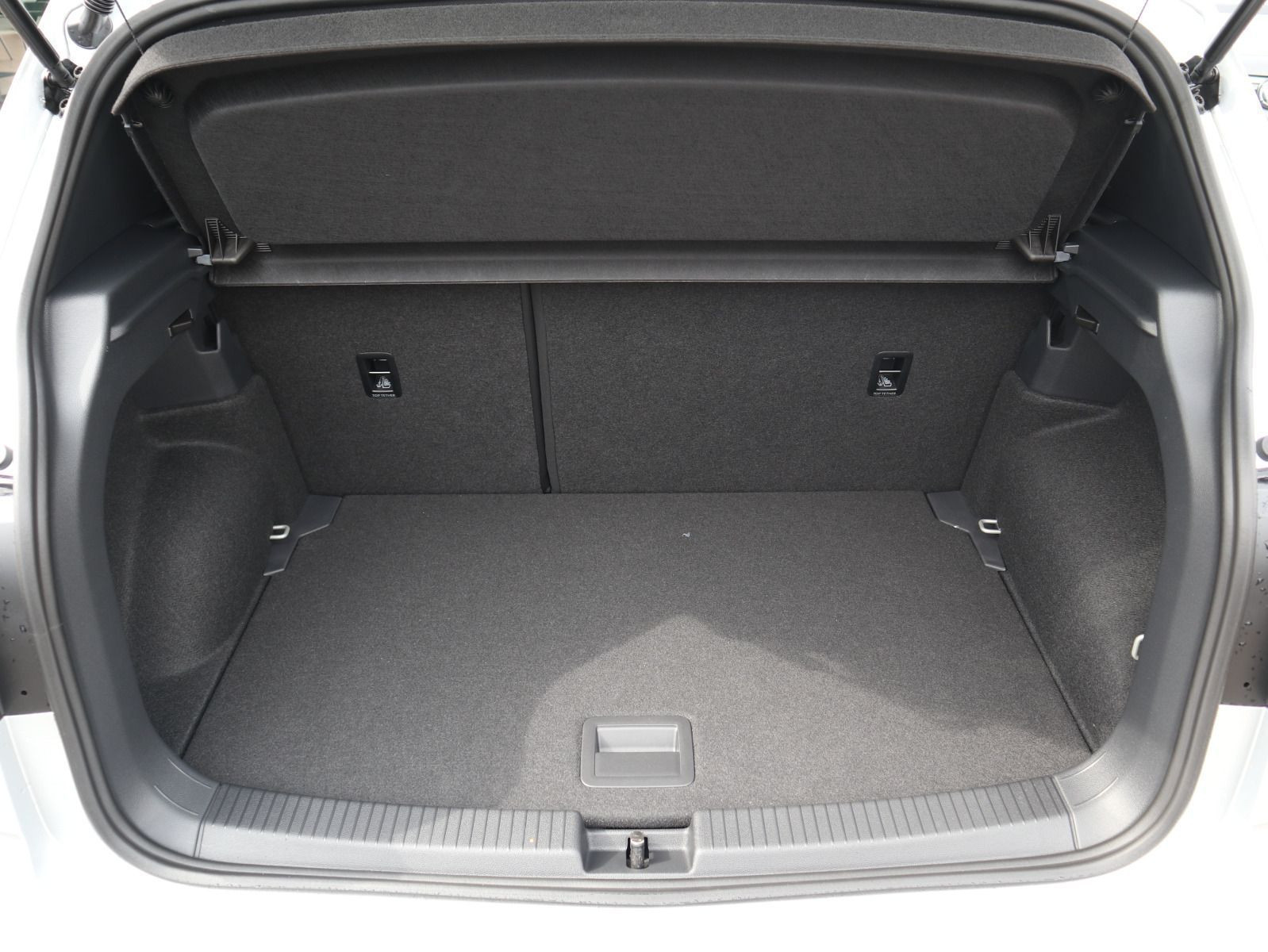 Fahrzeugabbildung Volkswagen T-Cross R-Line 1.5 TSI ACT OPF (150 PS) DSG*AHK*RFK*BLACKSTYLE*NAVI*