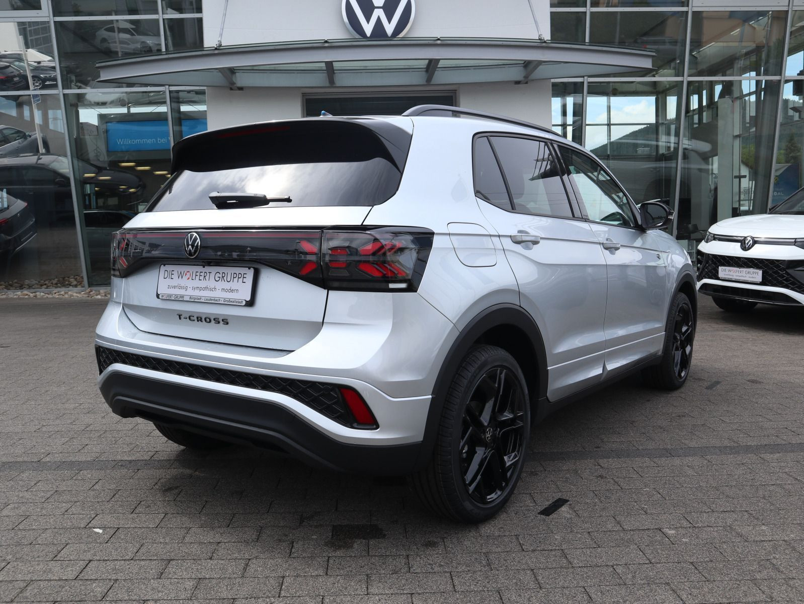 Fahrzeugabbildung Volkswagen T-Cross R-Line 1.5 TSI ACT OPF (150 PS) DSG*AHK*RFK*BLACKSTYLE*NAVI*