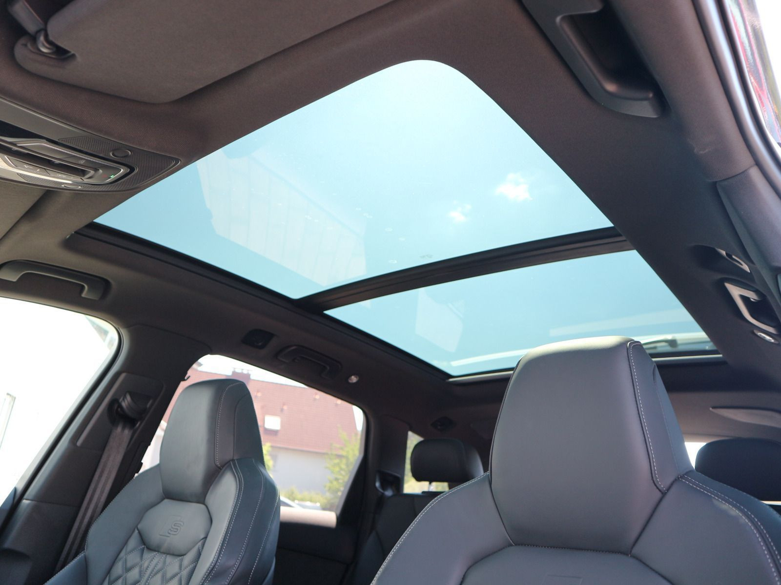 Fahrzeugabbildung Audi SQ7 4.0 TDI quattro HUD*PANO*B&O*AHK*SHZ*CARPLAY