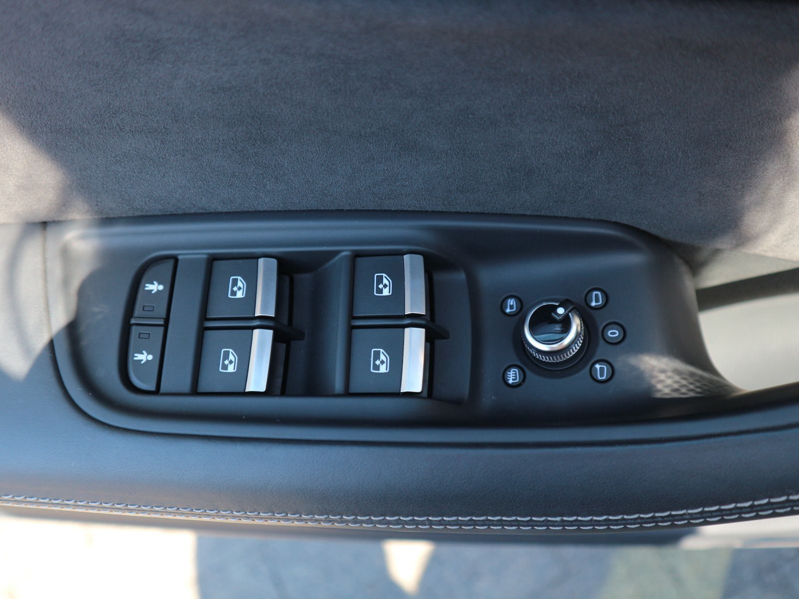 Fahrzeugabbildung Audi SQ7 4.0 TDI quattro HUD*PANO*B&O*AHK*SHZ*CARPLAY
