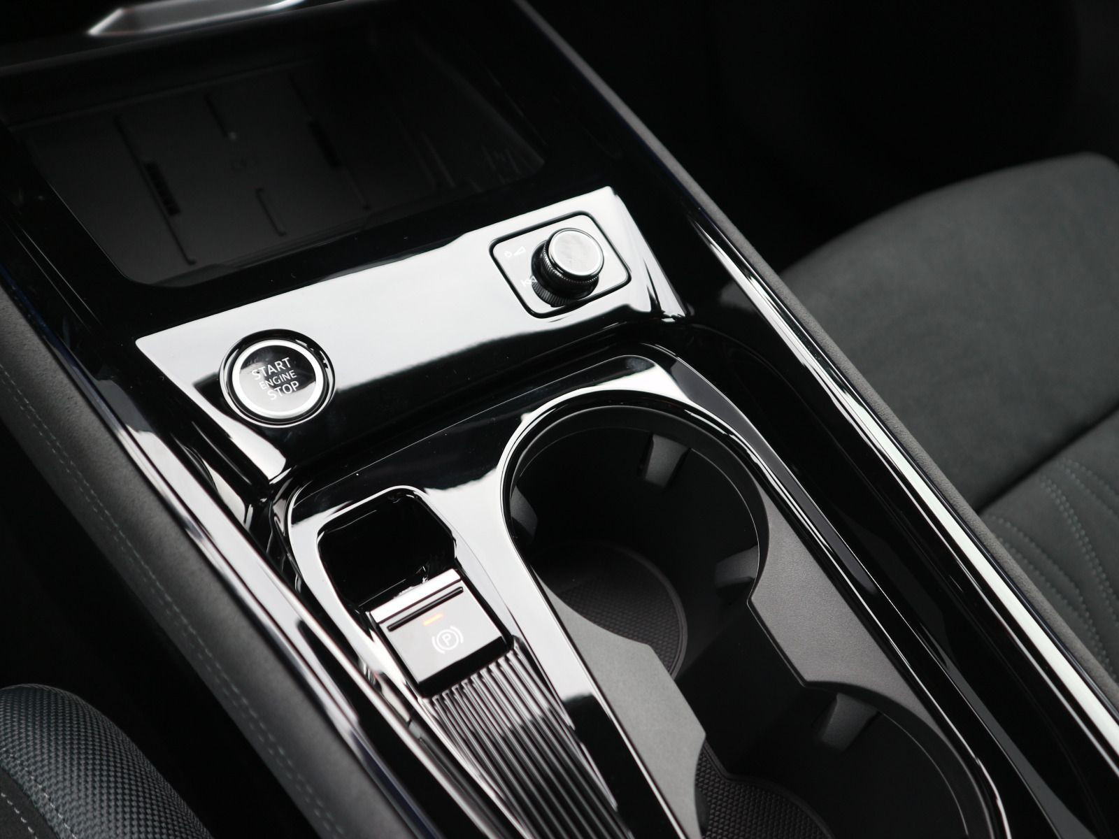 Fahrzeugabbildung Audi Q3 SUV TFSI quattro S tronic*PANO*DIGI MATRIX*