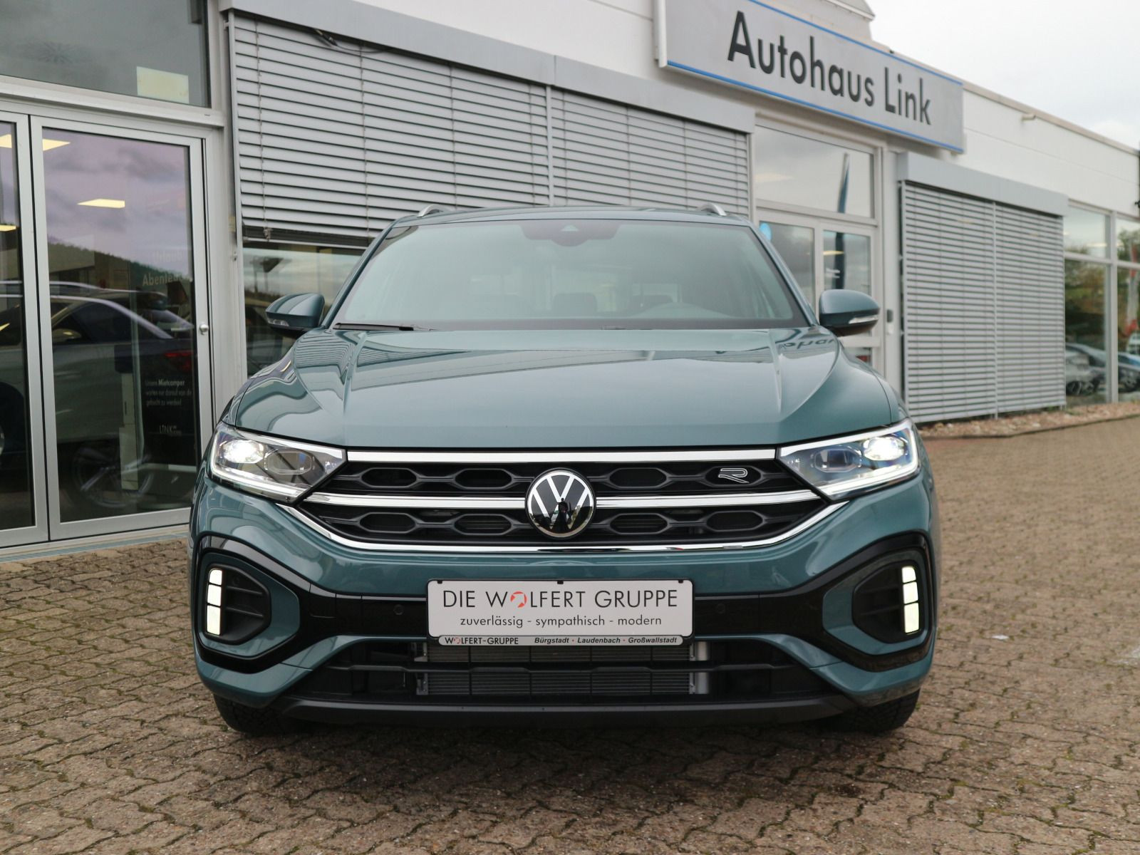 Fahrzeugabbildung Volkswagen T-Roc R-Line 1.5 TSI OPF (150 PS) DSG *AHK*KAMERA*GANZJAHRESREIFEN*