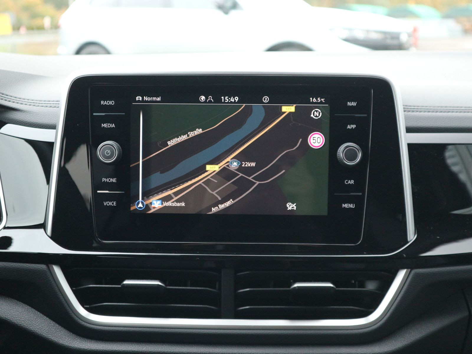 Fahrzeugabbildung Volkswagen T-Roc R-Line 1.5 TSI OPF (150 PS) DSG *AHK*KAMERA*GANZJAHRESREIFEN*