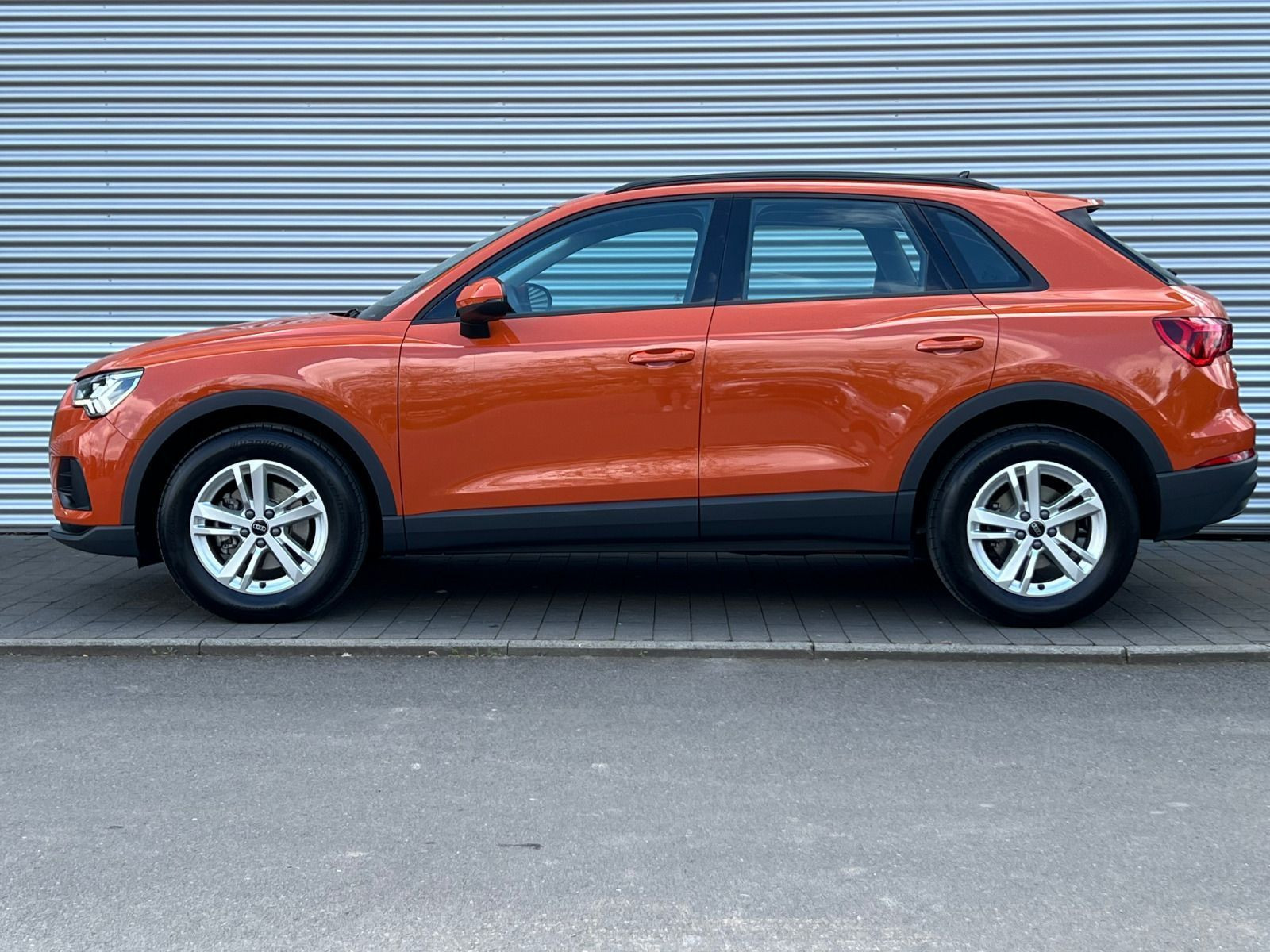 Fahrzeugabbildung Audi Q3 35 TFSI S-TRONIC+WINTERRÄDER+MATRIX+SPORTSITZ