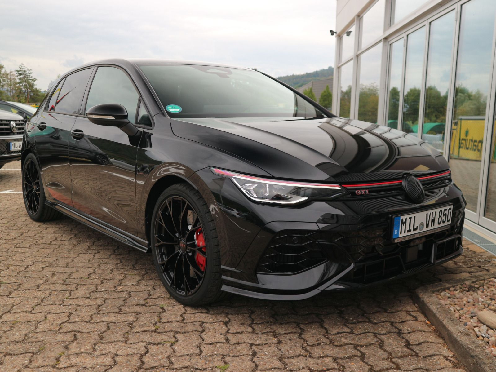 Fahrzeugabbildung Volkswagen Golf GTI EDITION 50 2,0 TSI OPF (325 PS) DSG*PERFORMANCE-PAKET*HARMAN KARDON*WINTERRÄDER*