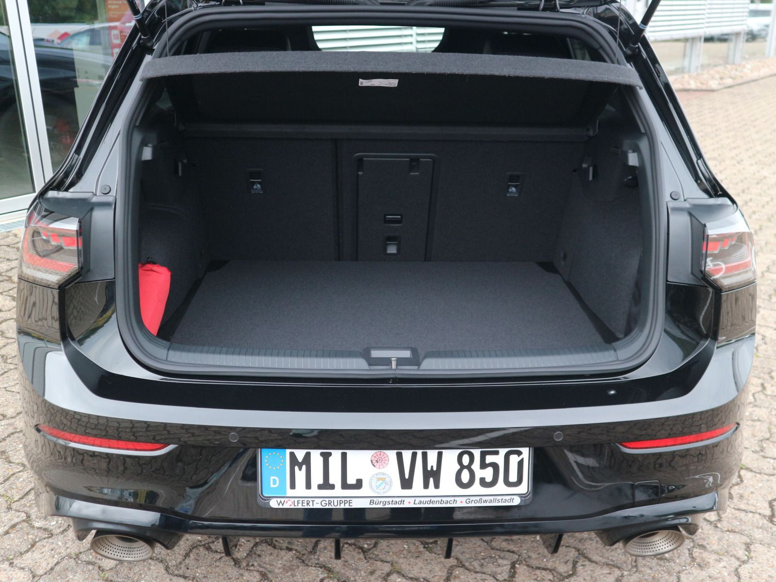 Fahrzeugabbildung Volkswagen Golf GTI EDITION 50 2,0 TSI OPF (325 PS) DSG*PERFORMANCE-PAKET*HARMAN KARDON*WINTERRÄDER*