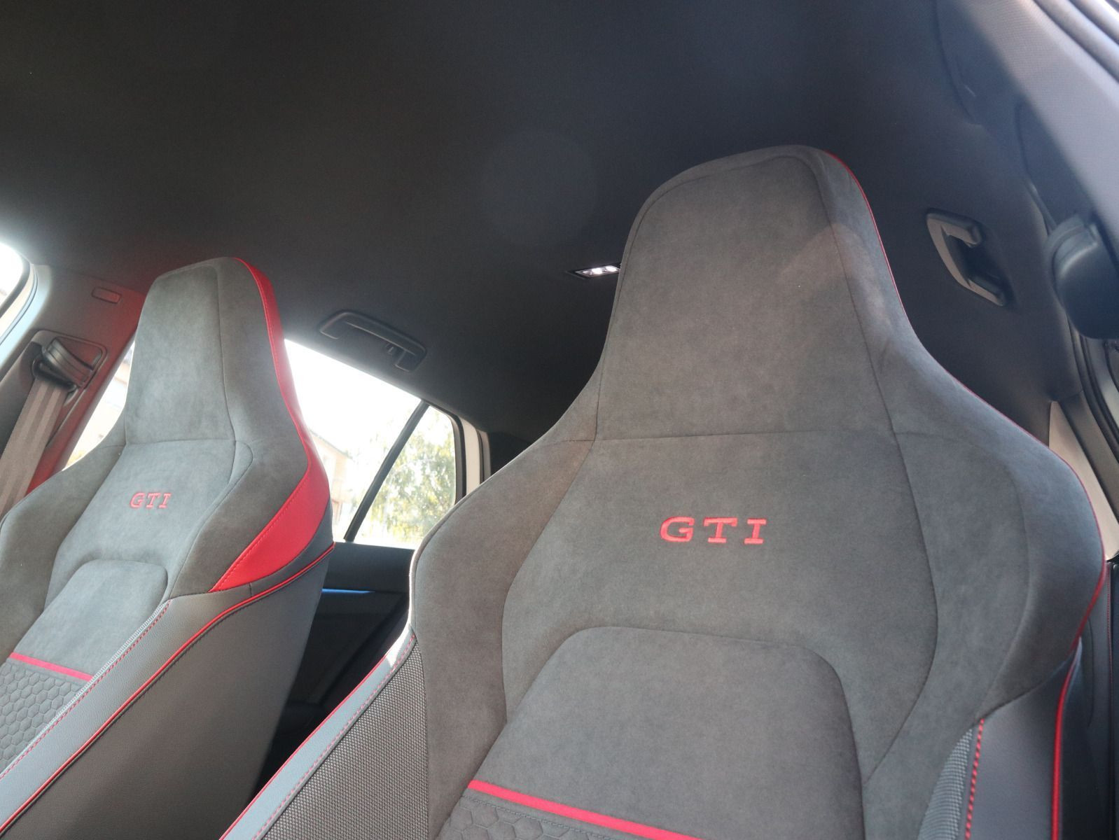 Fahrzeugabbildung Volkswagen Golf GTI Clubsport 2,0 TSI OPF (300 PS) DSG *NAVI*BLACKSTYLE*19 ZOLL WARMENAU*