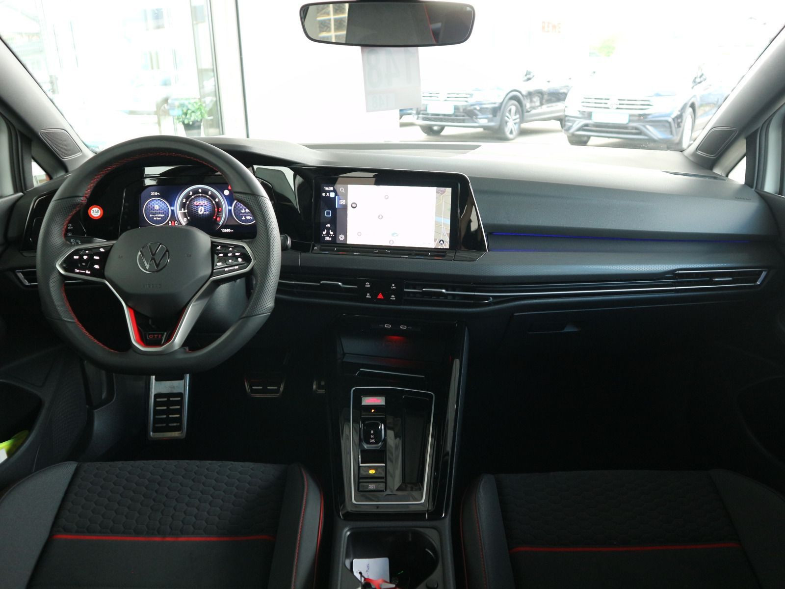 Fahrzeugabbildung Volkswagen Golf GTI Clubsport 2,0 TSI OPF (300 PS) DSG*PANORAMA*BlackStyle*Winterräder*