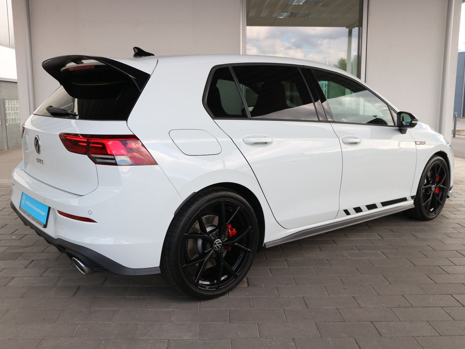 Fahrzeugabbildung Volkswagen Golf GTI Clubsport 2,0 TSI OPF (300 PS) DSG*PANORAMA*BlackStyle*Winterräder*