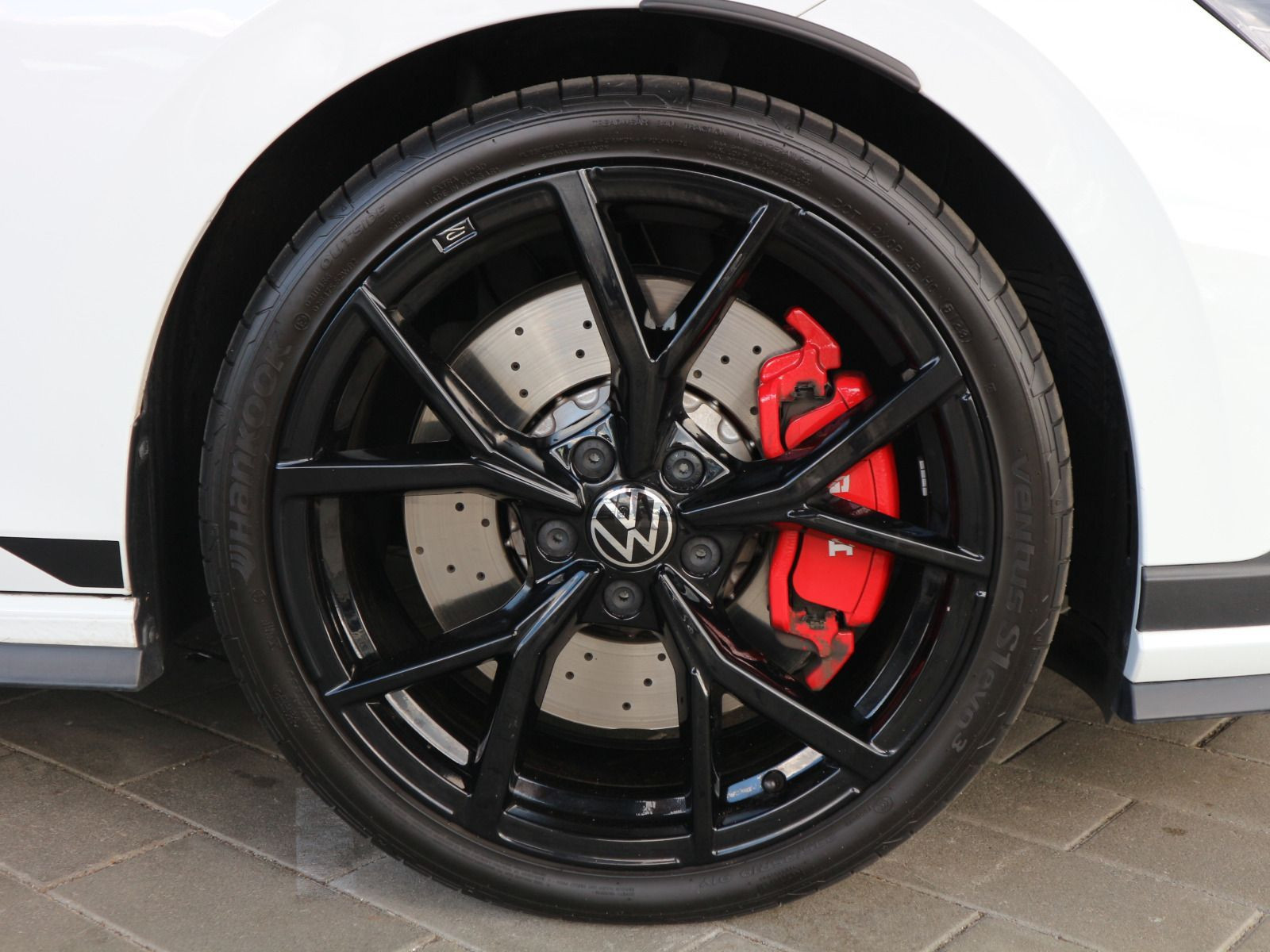 Fahrzeugabbildung Volkswagen Golf GTI Clubsport 2,0 TSI OPF (300 PS) DSG*PANORAMA*BlackStyle*Winterräder*