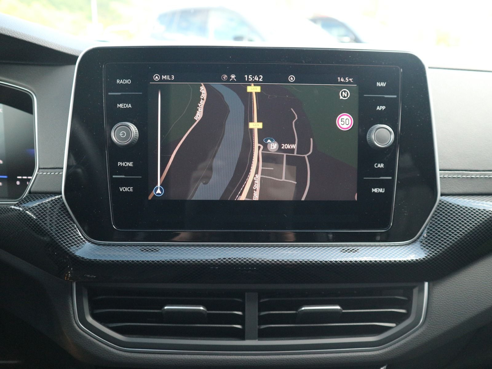 Fahrzeugabbildung Volkswagen T-Cross R-Line 1.0 TSI DSG RFK MATRIX NAVI CARPLAY